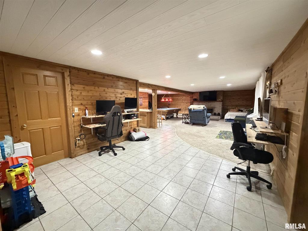 Abingdon, Illinois, 61410, United States, 3 Bedrooms Bedrooms, ,2 BathroomsBathrooms,Residential,For Sale,1976226