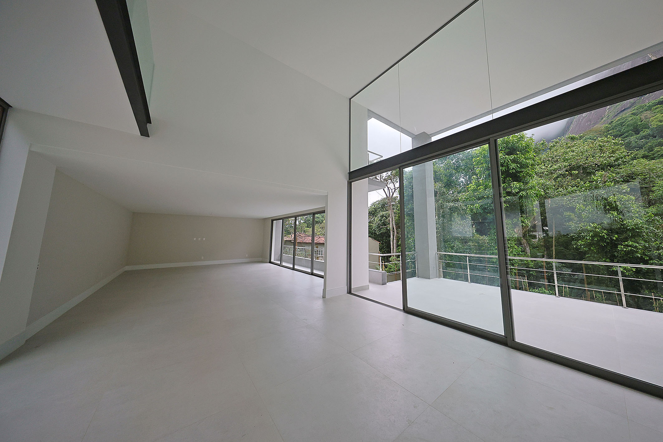  Triplex house with four suites and views of Pedra da Gávea in São Conrado - 物件實景