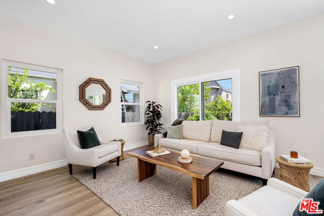 Los Angeles, California, 90004, United States, 4 Bedrooms Bedrooms, ,3 BathroomsBathrooms,Residential,For Sale,1785182