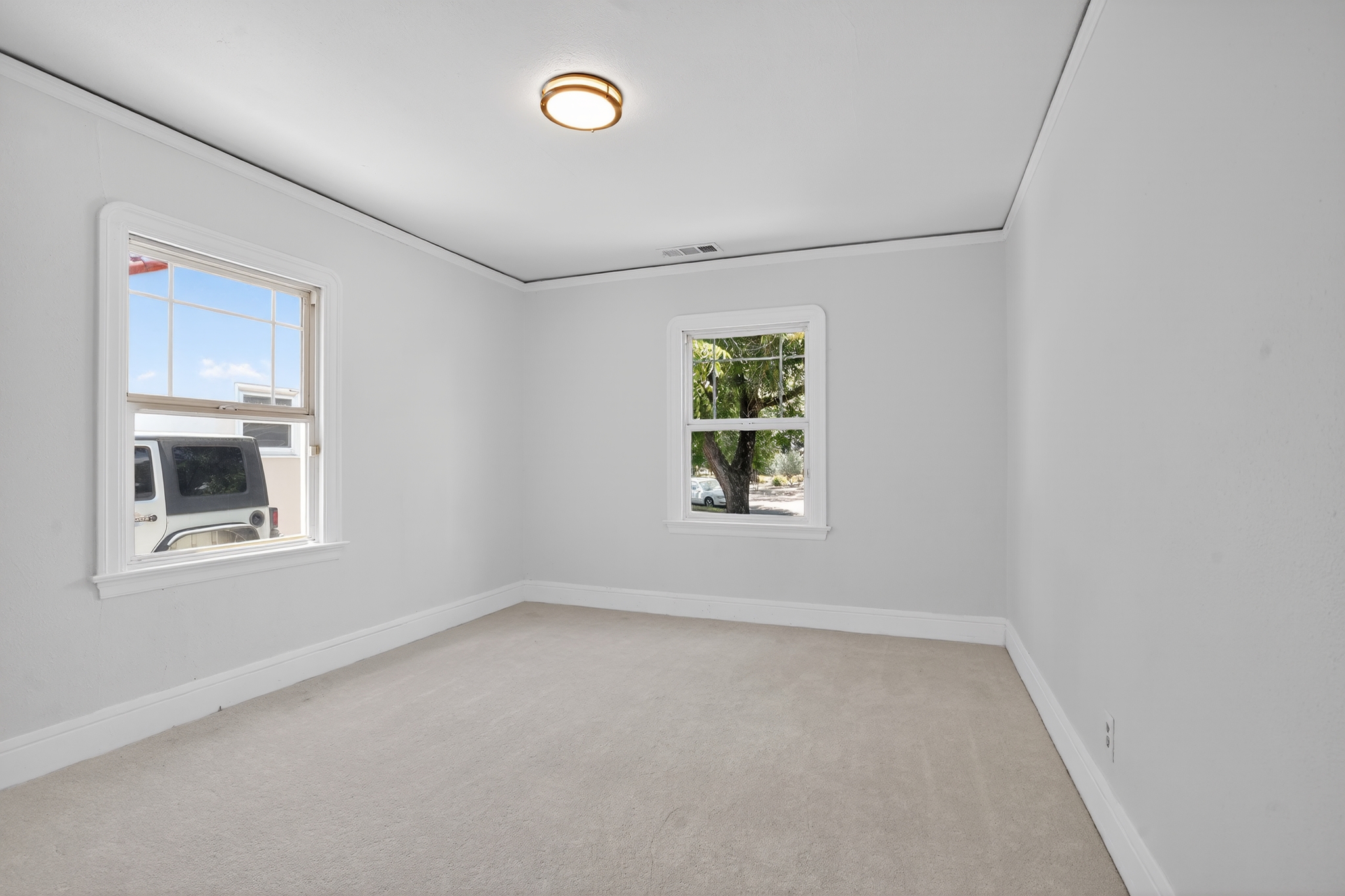  1670 W Poplar St. - 物件實景