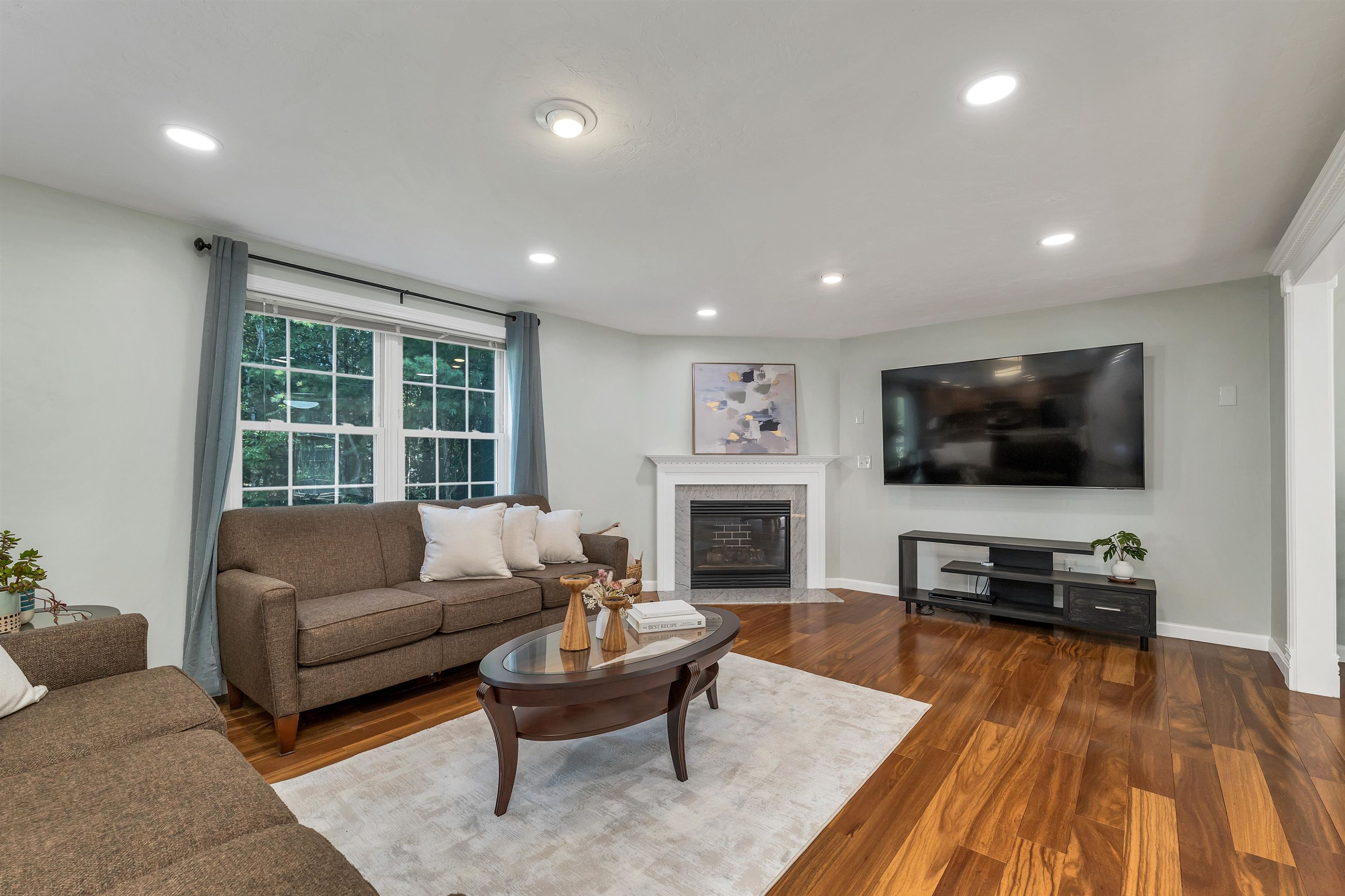 Nashua, New Hampshire, 03062, United States, 4 Bedrooms Bedrooms, ,2 BathroomsBathrooms,Residential,For Sale,1918532