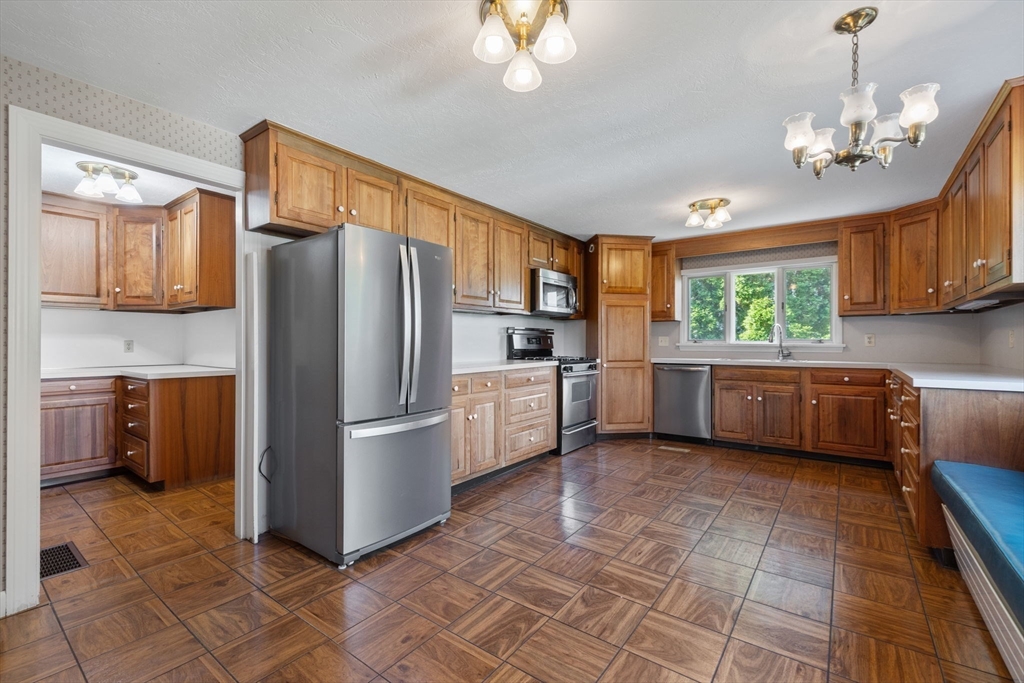 Marblehead, Massachusetts, 01945, United States, 7 Bedrooms Bedrooms, ,5 BathroomsBathrooms,Residential,For Sale,1895624