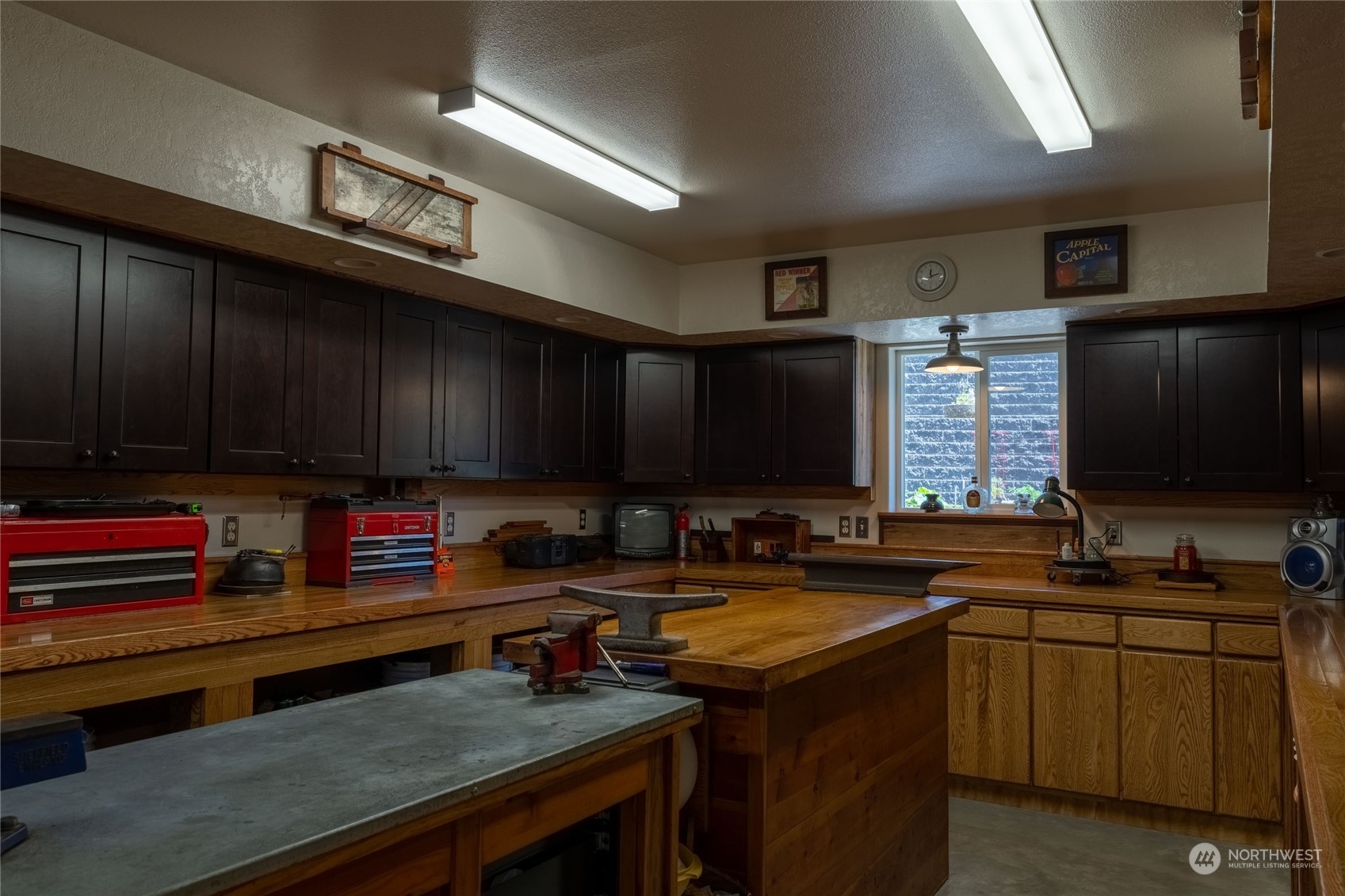 Malaga, Washington, 98828, United States, 3 Bedrooms Bedrooms, ,2 BathroomsBathrooms,Residential,For Sale,1898843