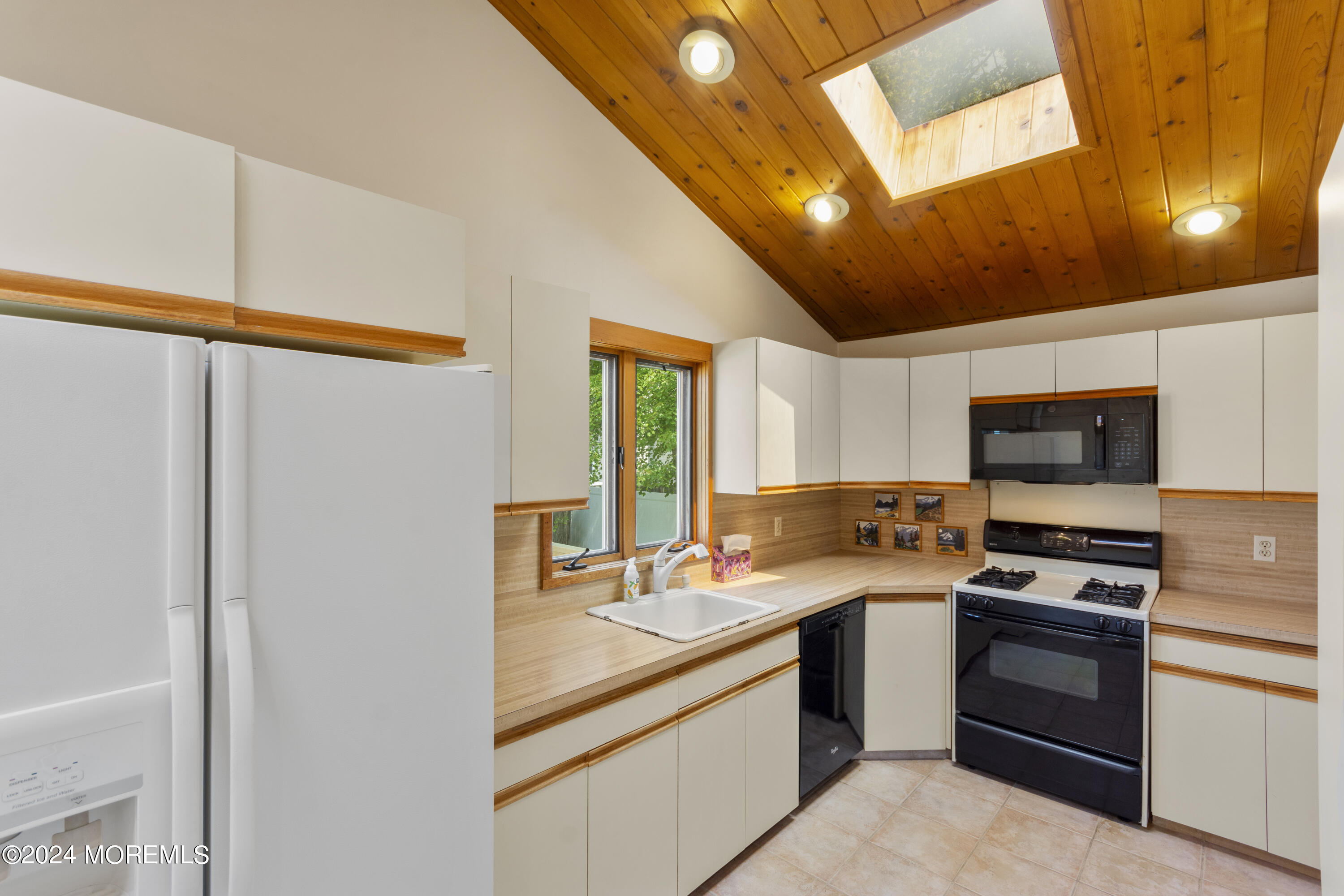 Old Bridge, New Jersey, 08857, United States, 3 Bedrooms Bedrooms, ,2 BathroomsBathrooms,Residential,For Sale,1872479