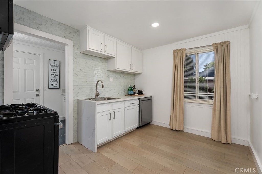 Santa Ana, California, 92701, United States, ,Residential,For Sale,1849845