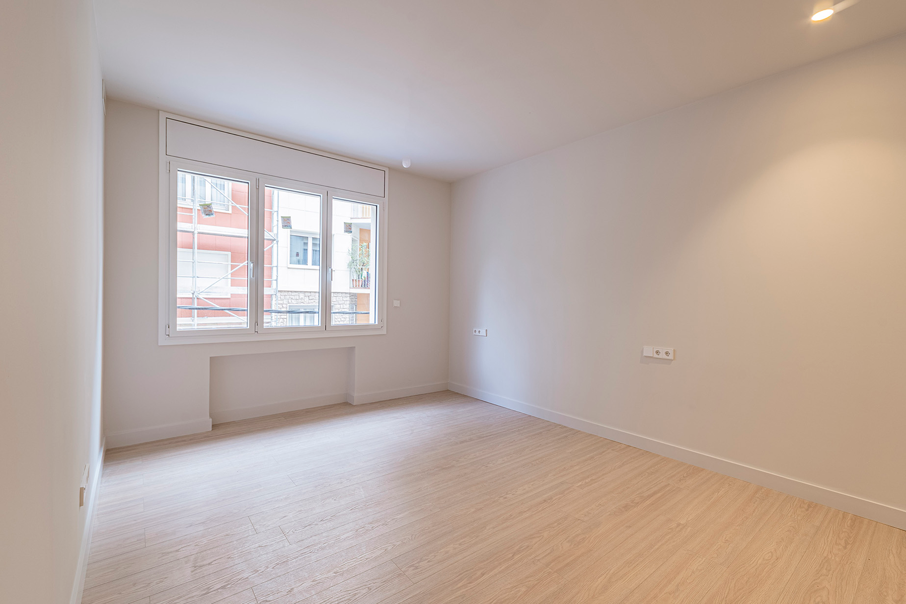  Fantastic renovated flat with large garden at the living room level - 物件實景