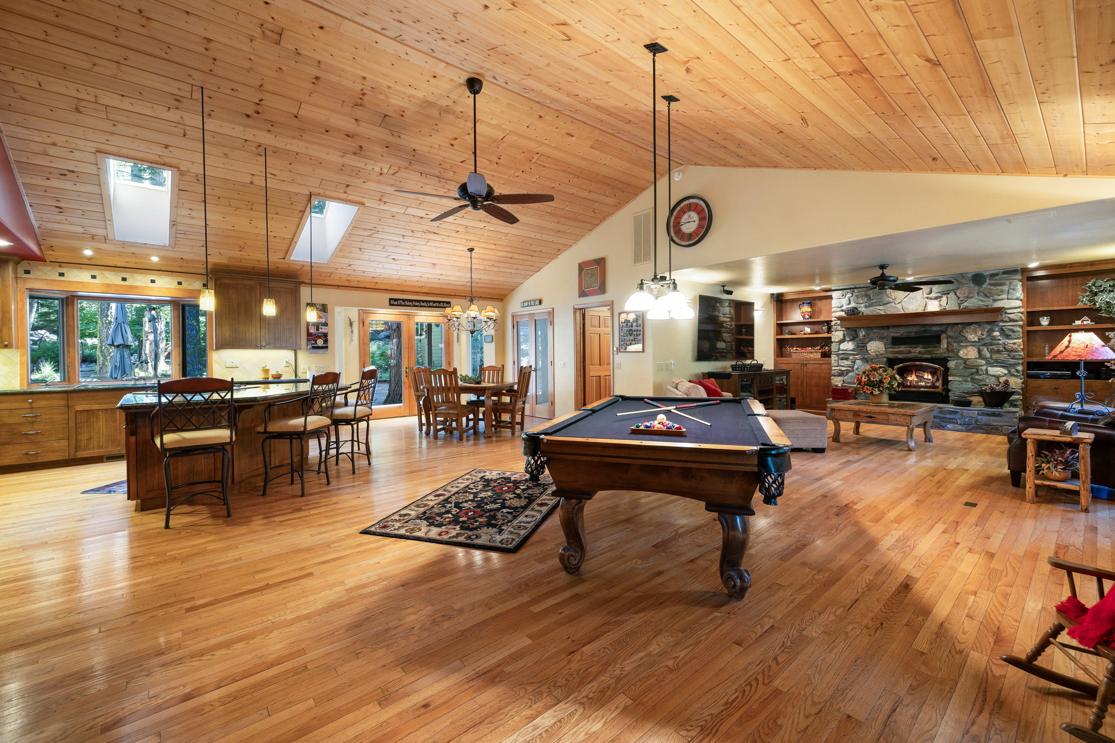  Luxury Mountain Retreat with Guest House on 1 Acre in the Heart of Graeagle - 物件實景