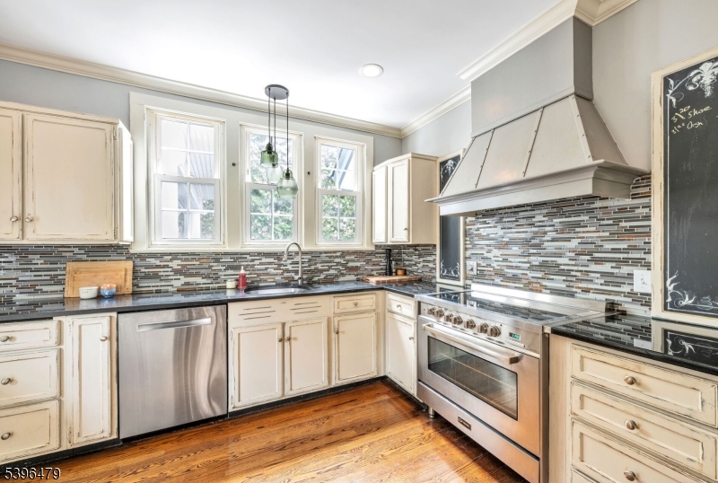 West Milford Twp., New Jersey, 07421, United States, 4 Bedrooms Bedrooms, ,3 BathroomsBathrooms,Residential,For Sale,1992089