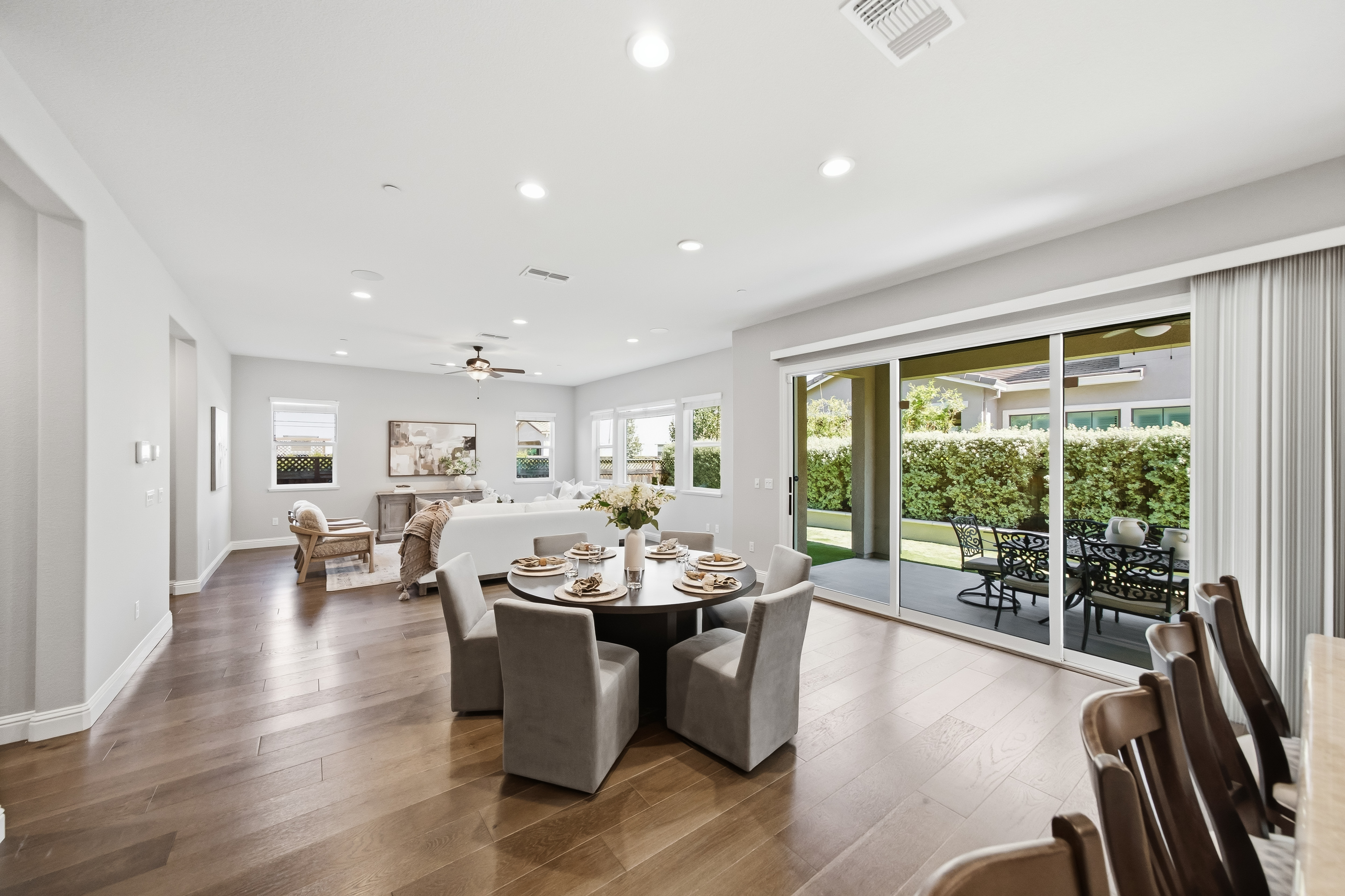  Elevated Modern Living in Sanctuary Village - 物件實景