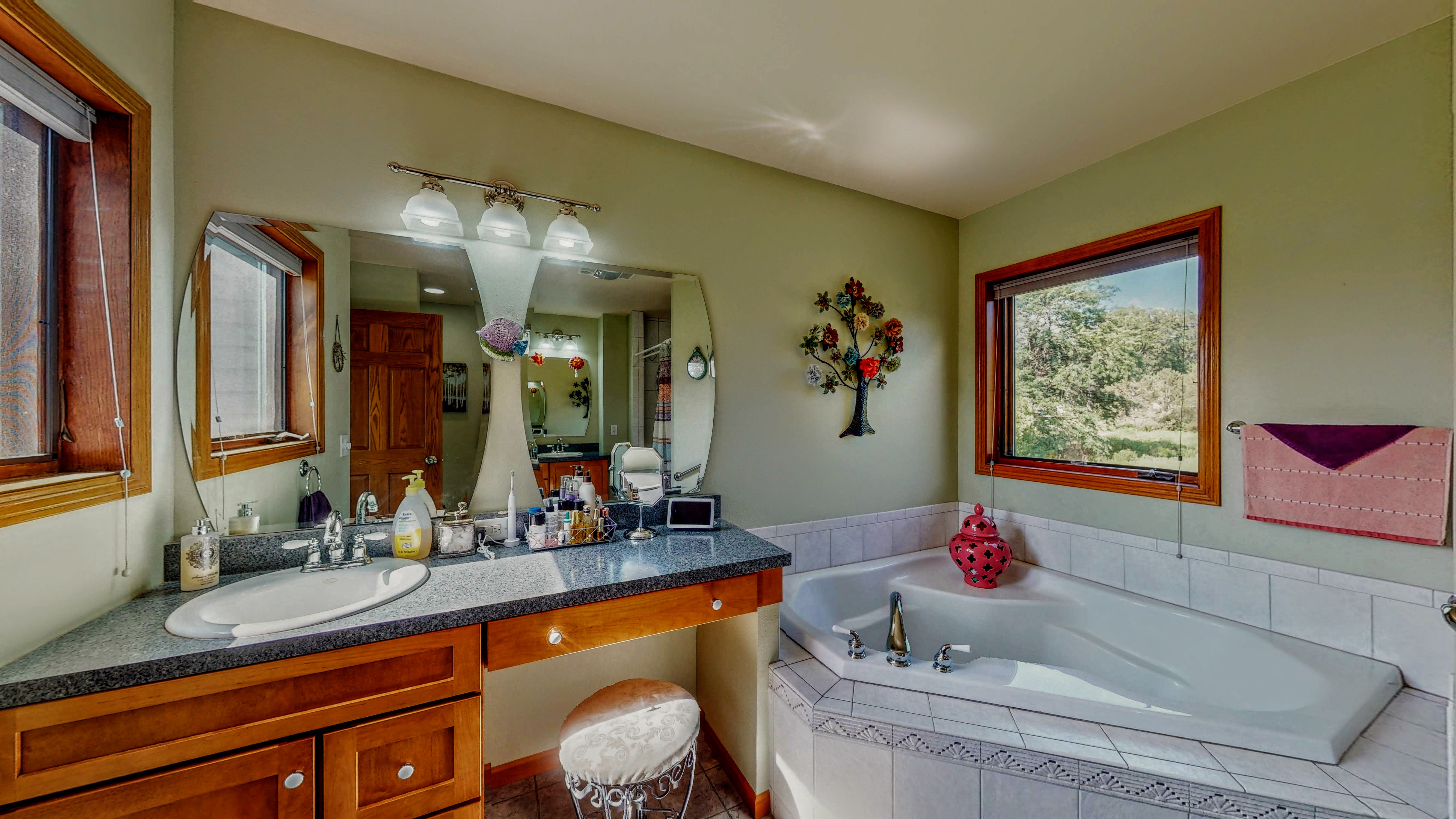 Jefferson, Wisconsin, 53549, United States, 4 Bedrooms Bedrooms, ,4 BathroomsBathrooms,Residential,For Sale,1984363