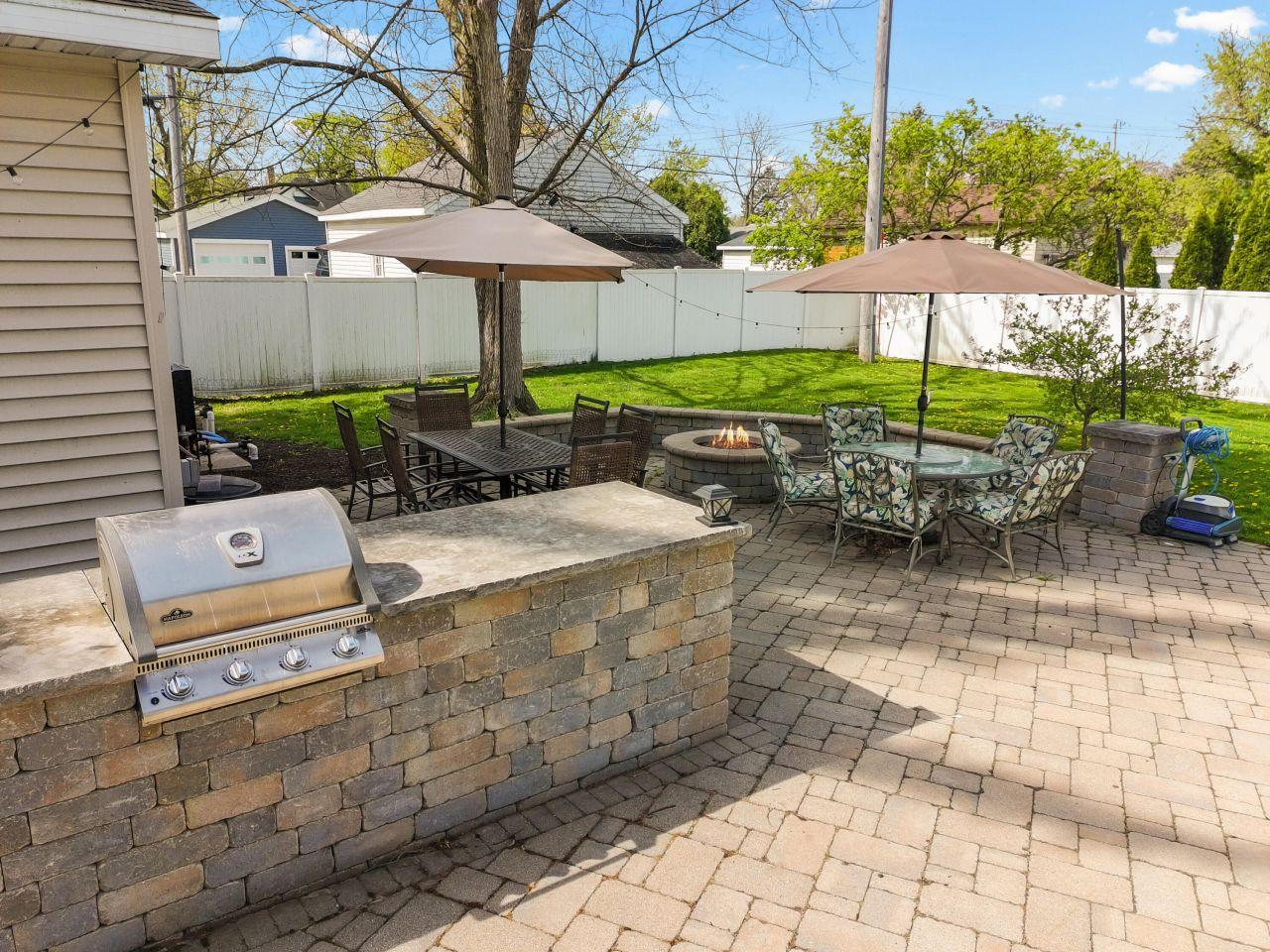 Lake Geneva, Wisconsin, 53147, United States, 4 Bedrooms Bedrooms, ,2 BathroomsBathrooms,Residential,For Sale,1849872