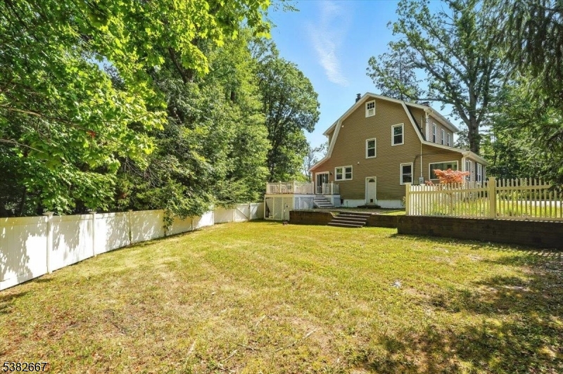 Livingston Twp., New Jersey, 07039, United States, 3 Bedrooms Bedrooms, ,2 BathroomsBathrooms,Residential,For Sale,1940708