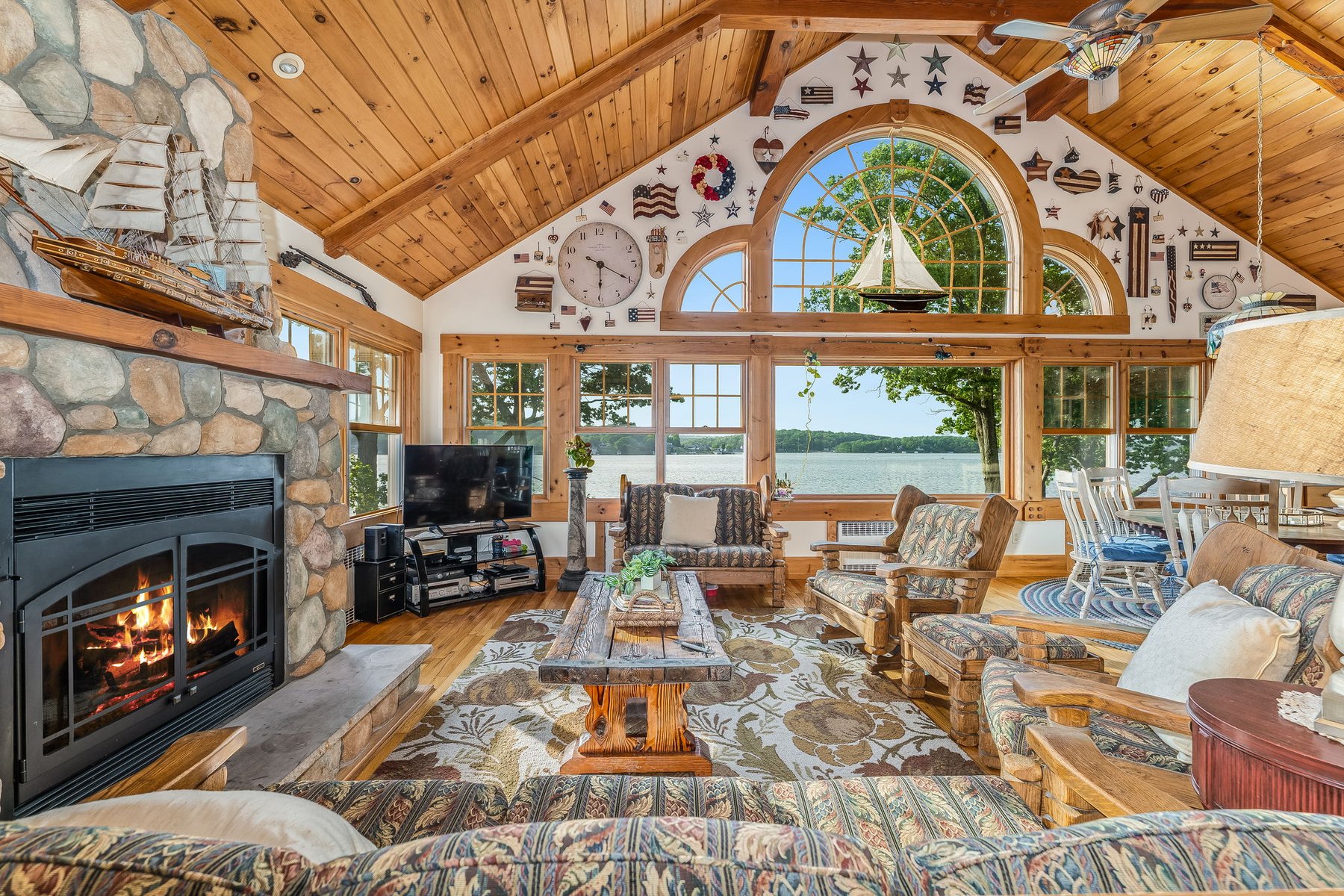  ?Sunset Cover Retreat? on Lake Hopatcong - 物件實景