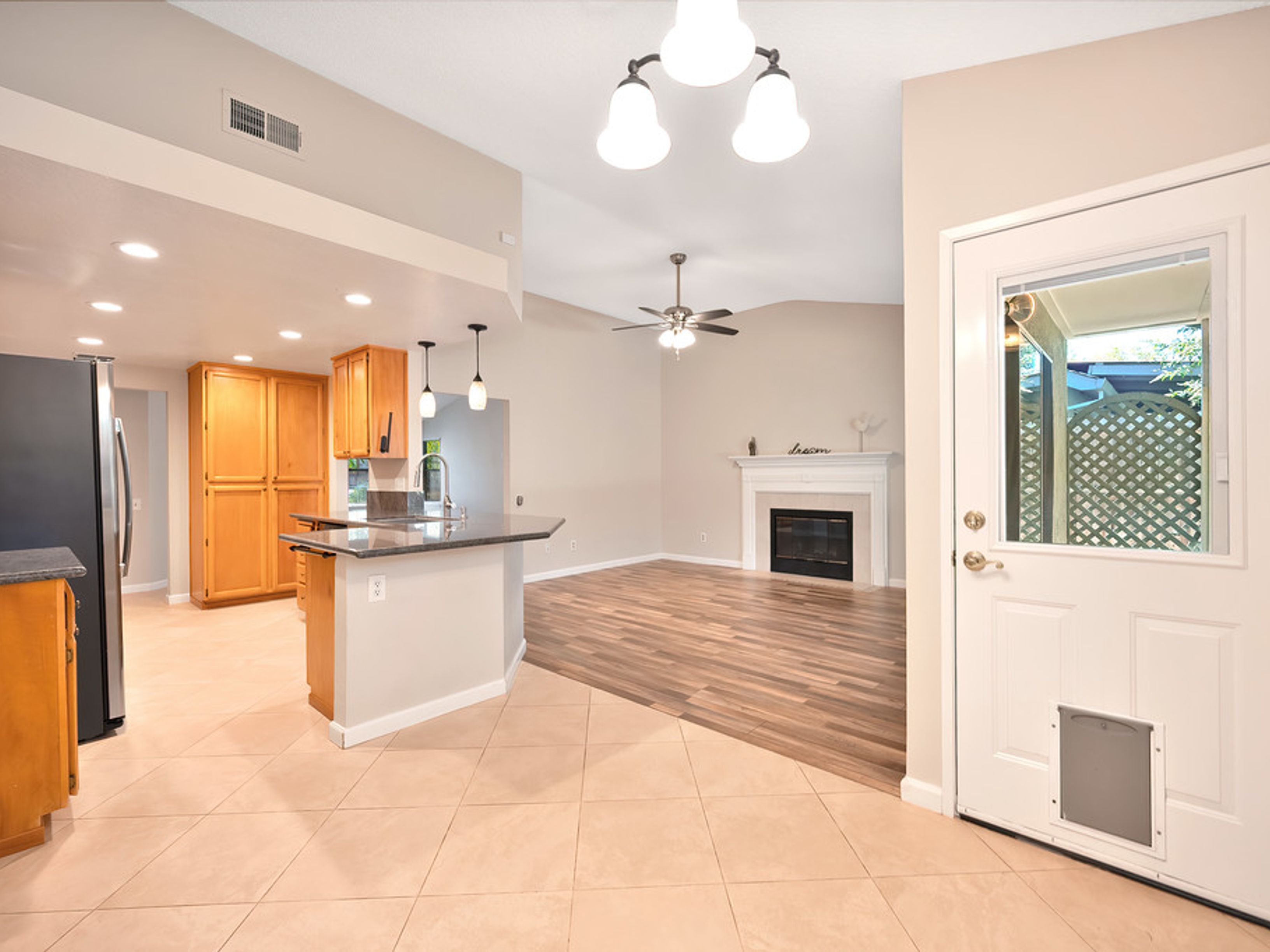 2712 Stoughton Way, Sacramento, CA 95827 - 物件實景