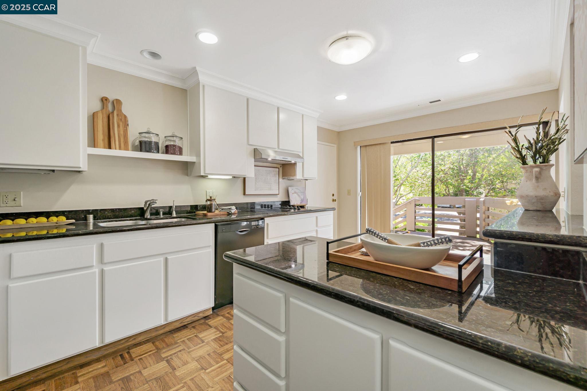 Walnut Creek, California, 94595, United States, 3 Bedrooms Bedrooms, ,2 BathroomsBathrooms,Residential,For Sale,1924398
