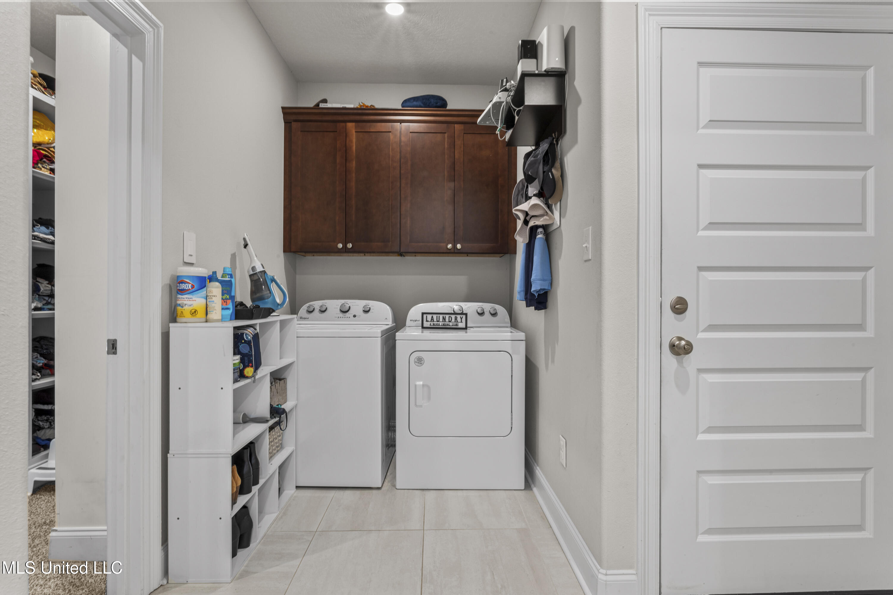 Ocean Springs, Mississippi, 39564, United States, 5 Bedrooms Bedrooms, ,3 BathroomsBathrooms,Residential,For Sale,1805037