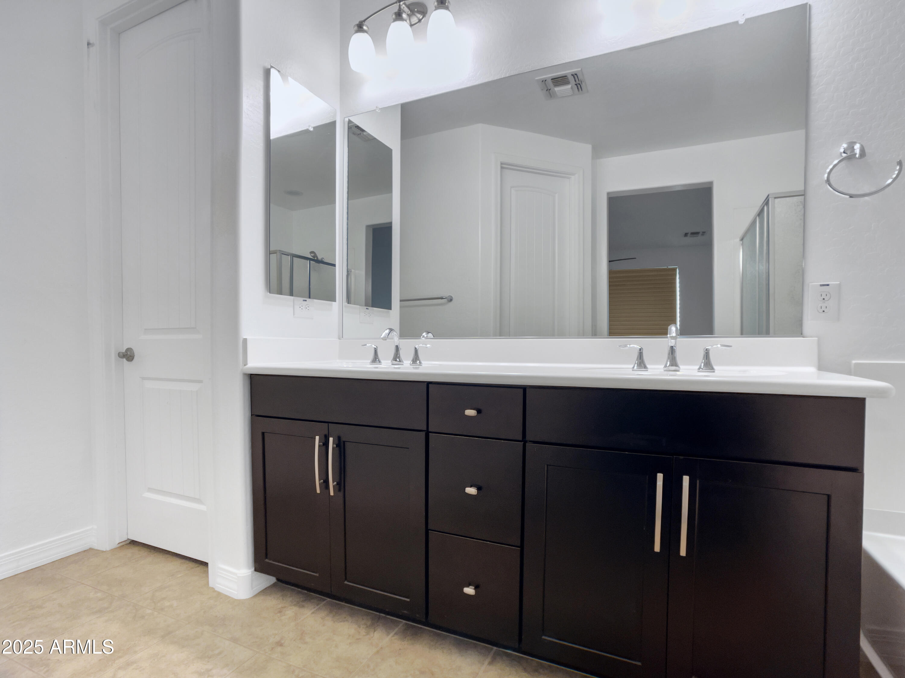 Gilbert, Arizona, 85298, United States, 3 Bedrooms Bedrooms, ,Residential,For Sale,1960746