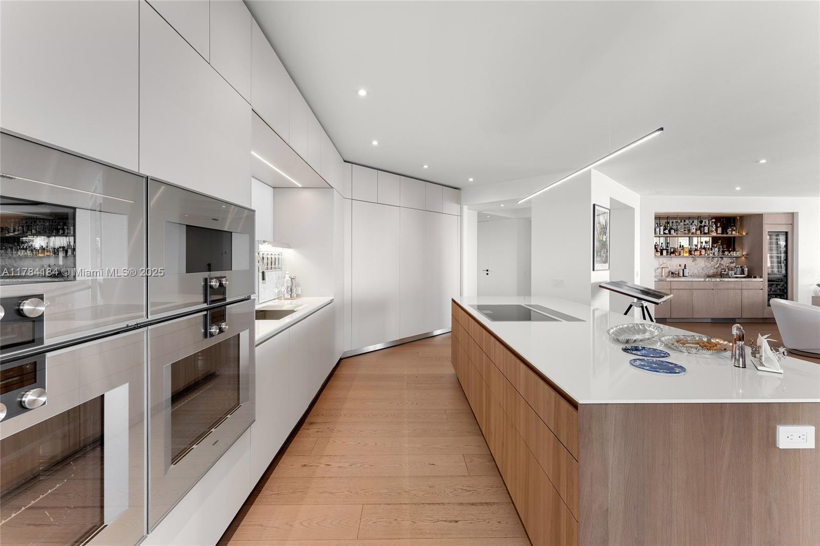 Miami Beach, Florida, 33109, United States, 3 Bedrooms Bedrooms, ,5 BathroomsBathrooms,Residential,For Sale,1770754
