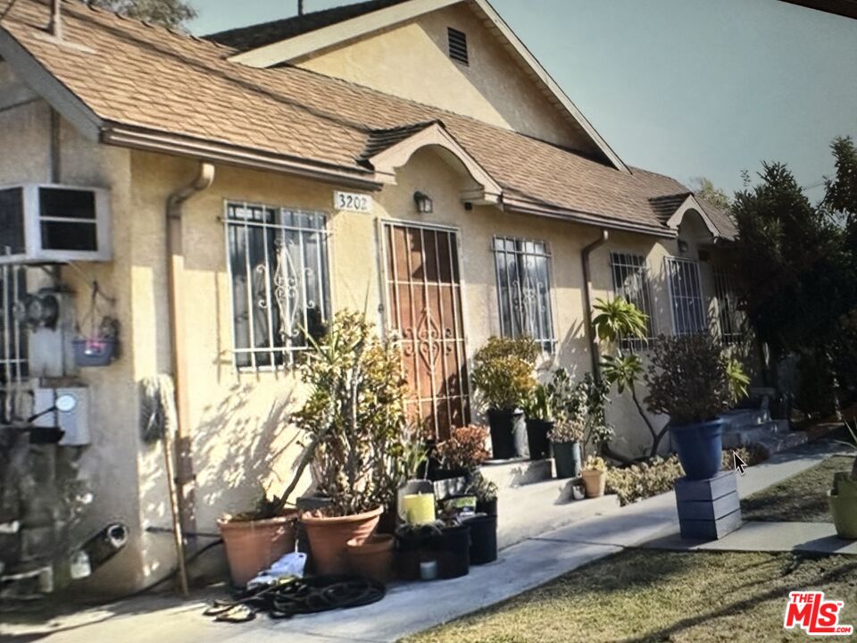 Los Angeles, California, 90032, United States, 2 Bedrooms Bedrooms, ,Residential,For Sale,1951001
