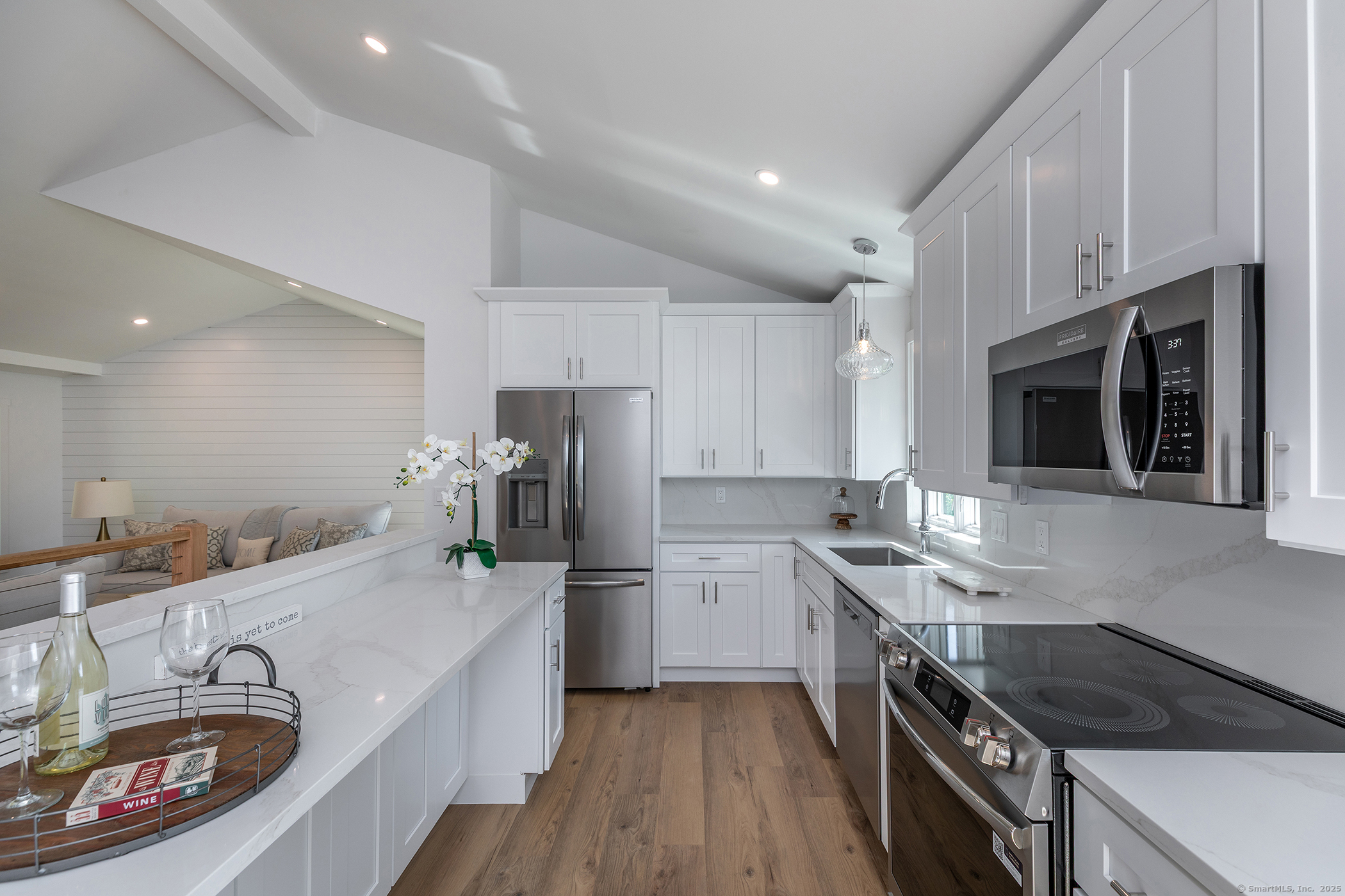 Brookfield, Connecticut, 06804, United States, 3 Bedrooms Bedrooms, ,2 BathroomsBathrooms,Residential,For Sale,1911070