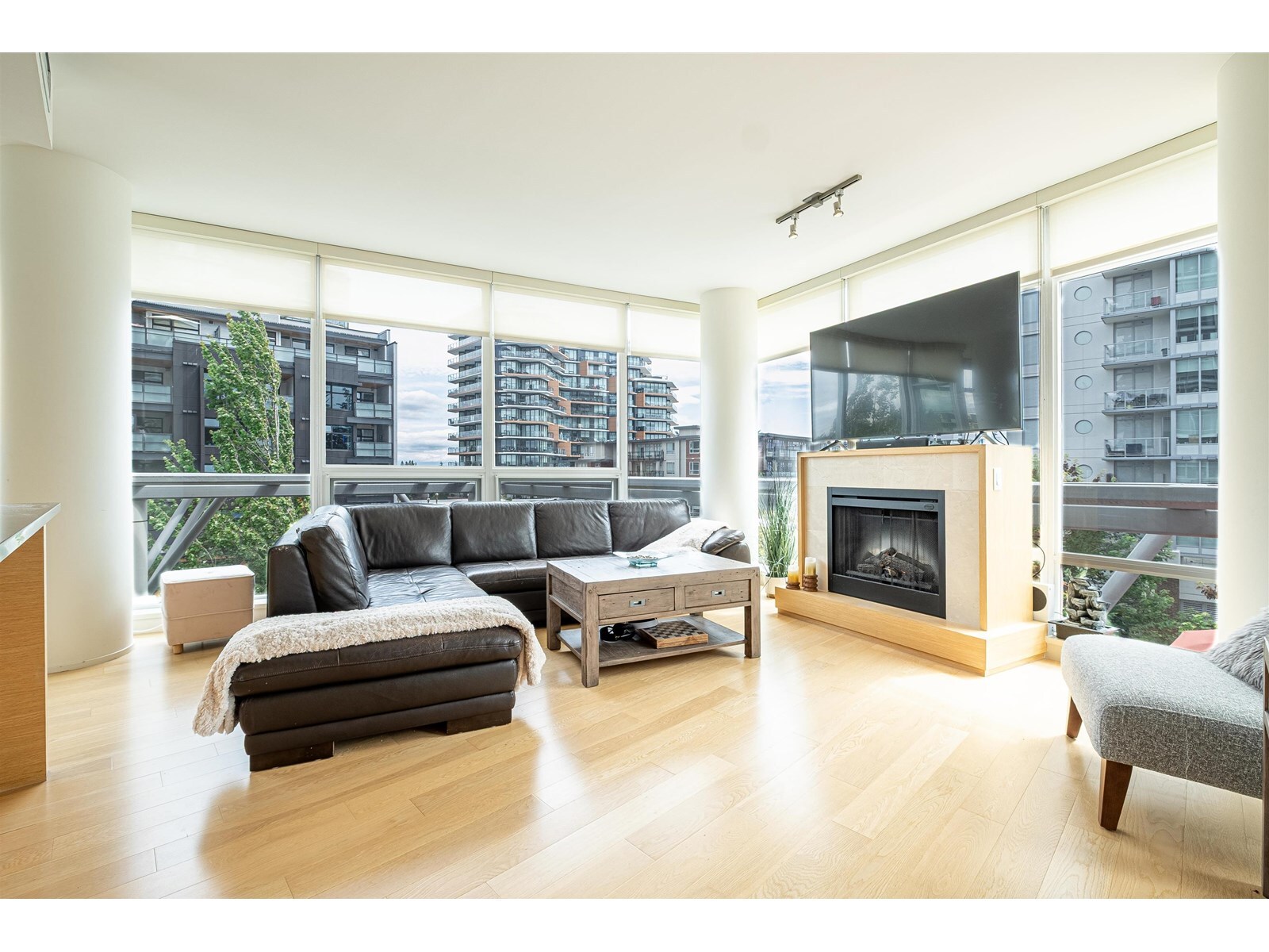 WHITE ROCK, British Columbia, V4B 0A2, CA, 2 Bedrooms Bedrooms, ,2 BathroomsBathrooms,Residential,For Sale,1947534