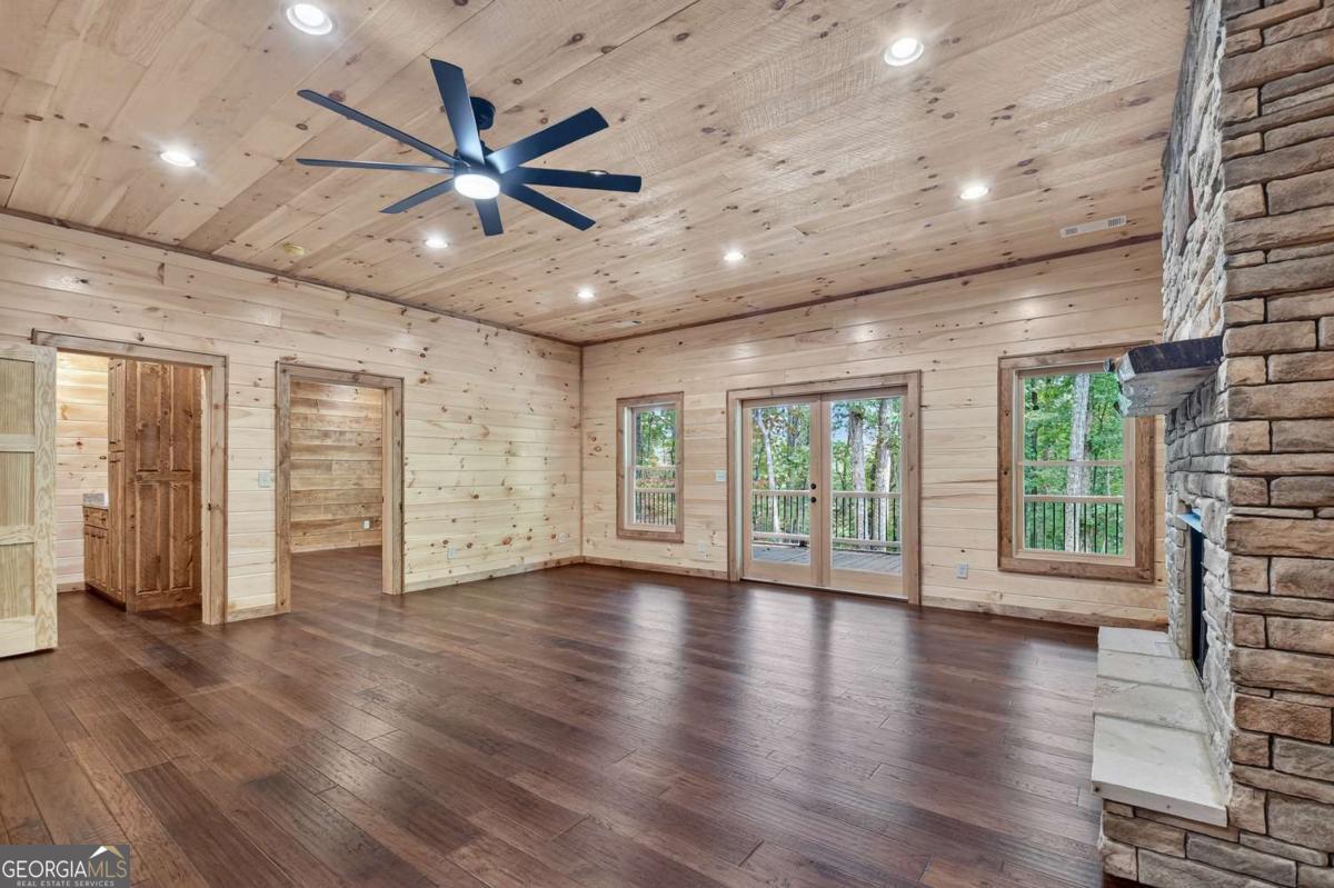 Mineral Bluff, Georgia, 30559, United States, 4 Bedrooms Bedrooms, ,3 BathroomsBathrooms,Residential,For Sale,1953932