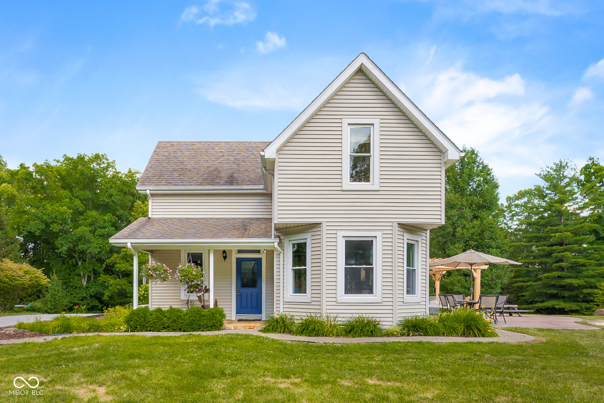 Columbus, Indiana, 47201, United States, 3 Bedrooms Bedrooms, ,3 BathroomsBathrooms,Residential,For Sale,1888305