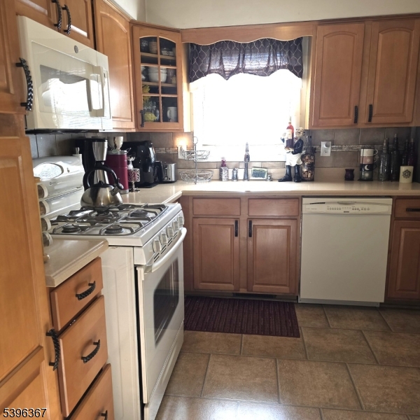 Fanwood Boro, New Jersey, 07023, United States, 4 Bedrooms Bedrooms, ,2 BathroomsBathrooms,Residential,For Sale,1991828