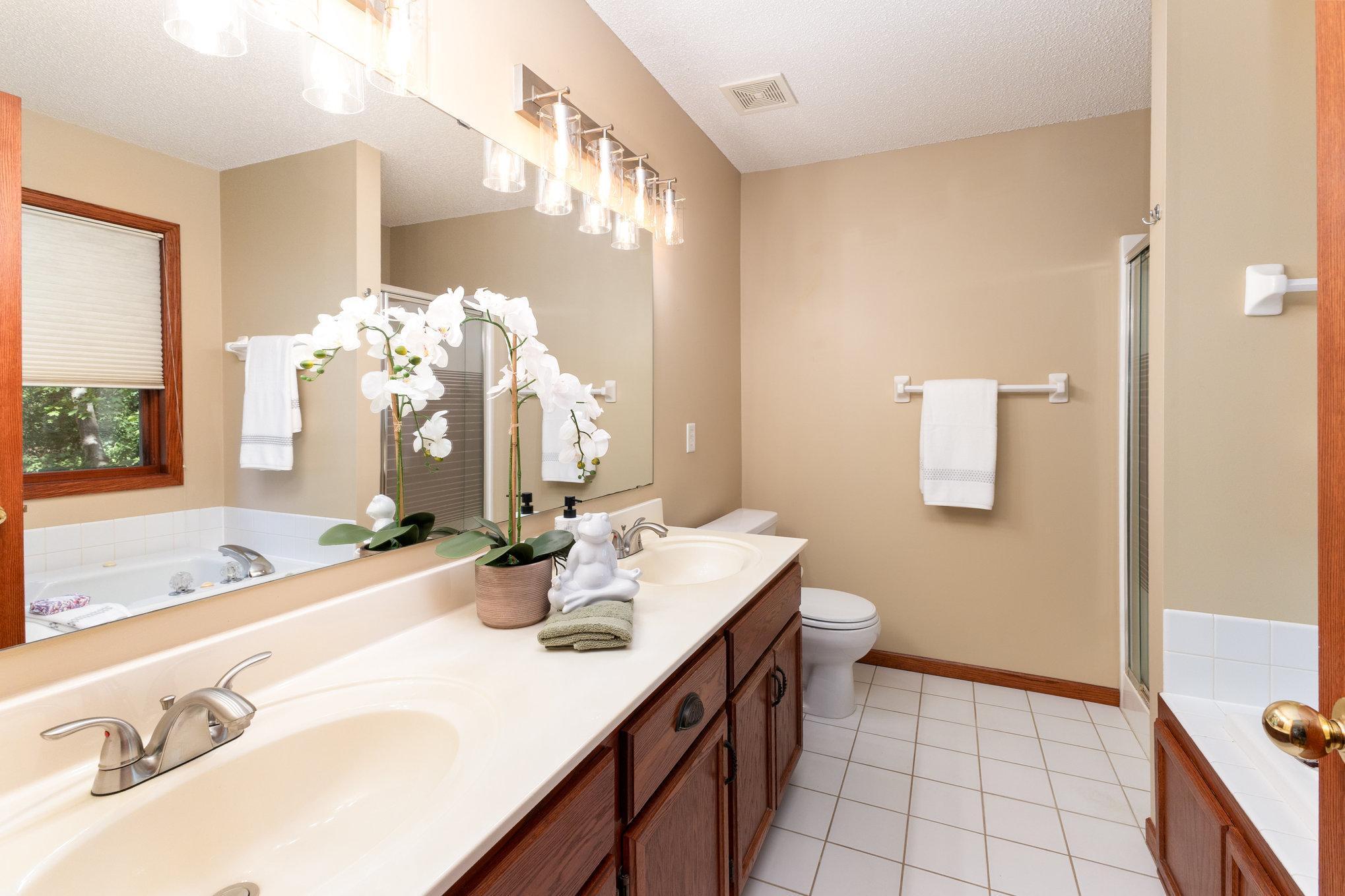 Lakeville, Minnesota, 55044, United States, 4 Bedrooms Bedrooms, ,3 BathroomsBathrooms,Residential,For Sale,1963667