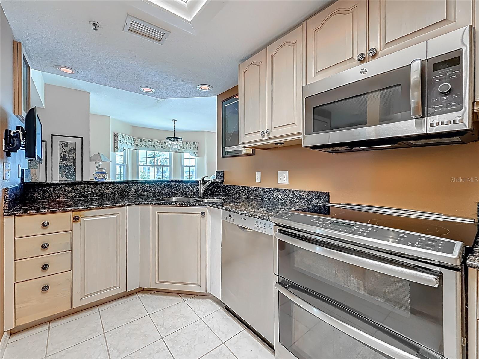 Madeira Beach, Florida, 33708, United States, 2 Bedrooms Bedrooms, ,2 BathroomsBathrooms,Residential,For Sale,1981210