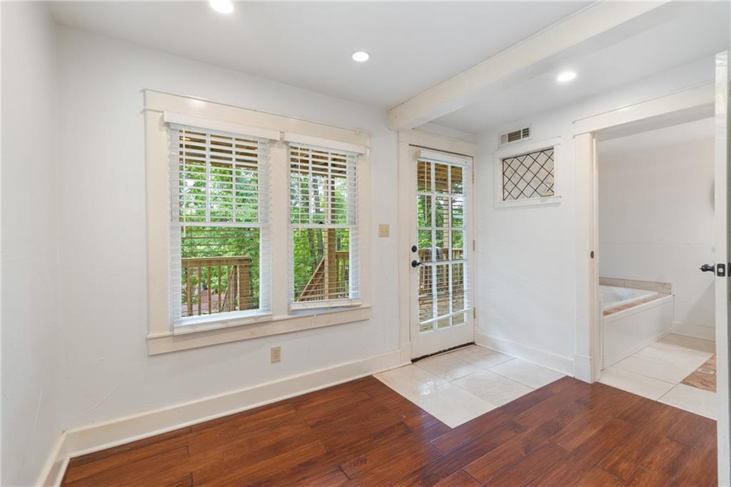 Eureka Springs, Arkansas, 752632, United States, 2 Bedrooms Bedrooms, ,3 BathroomsBathrooms,Residential,For Sale,1980182