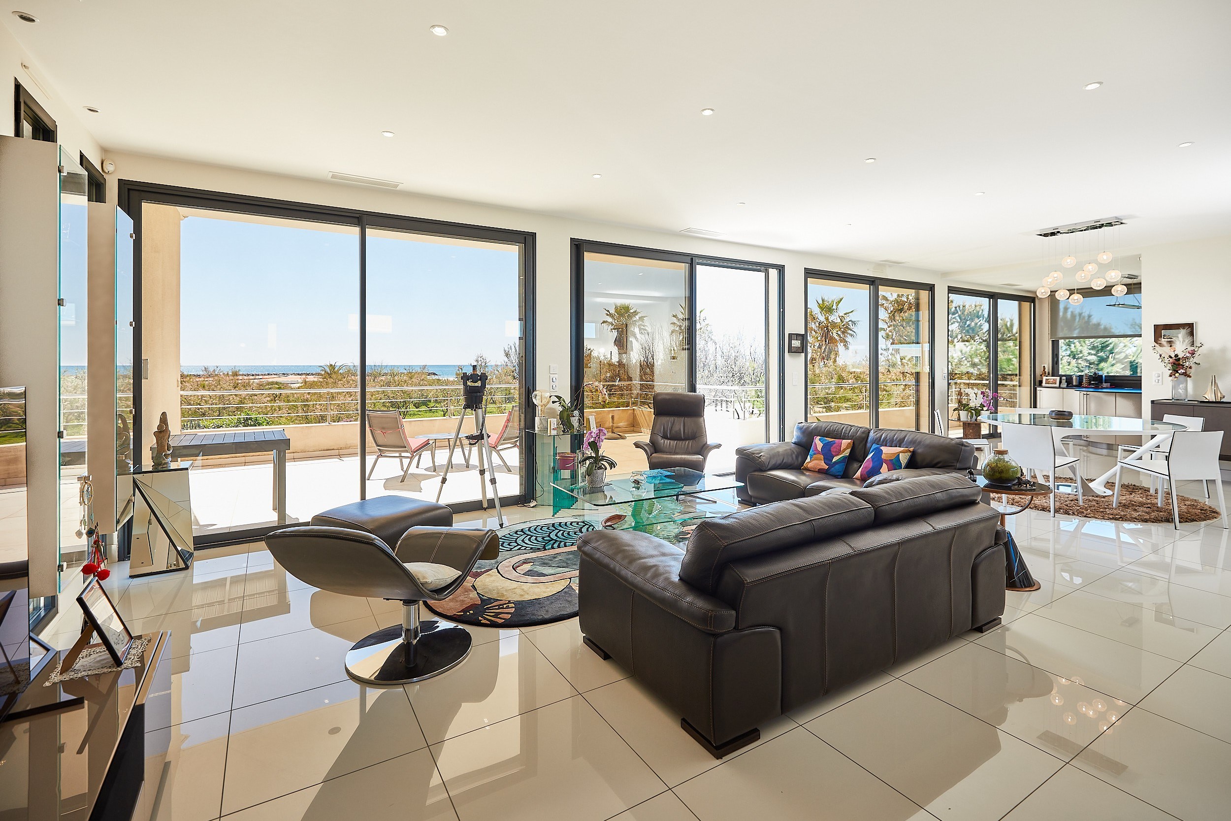  1105 / 5000 A Contemporary Beachfront Home... - 物件實景