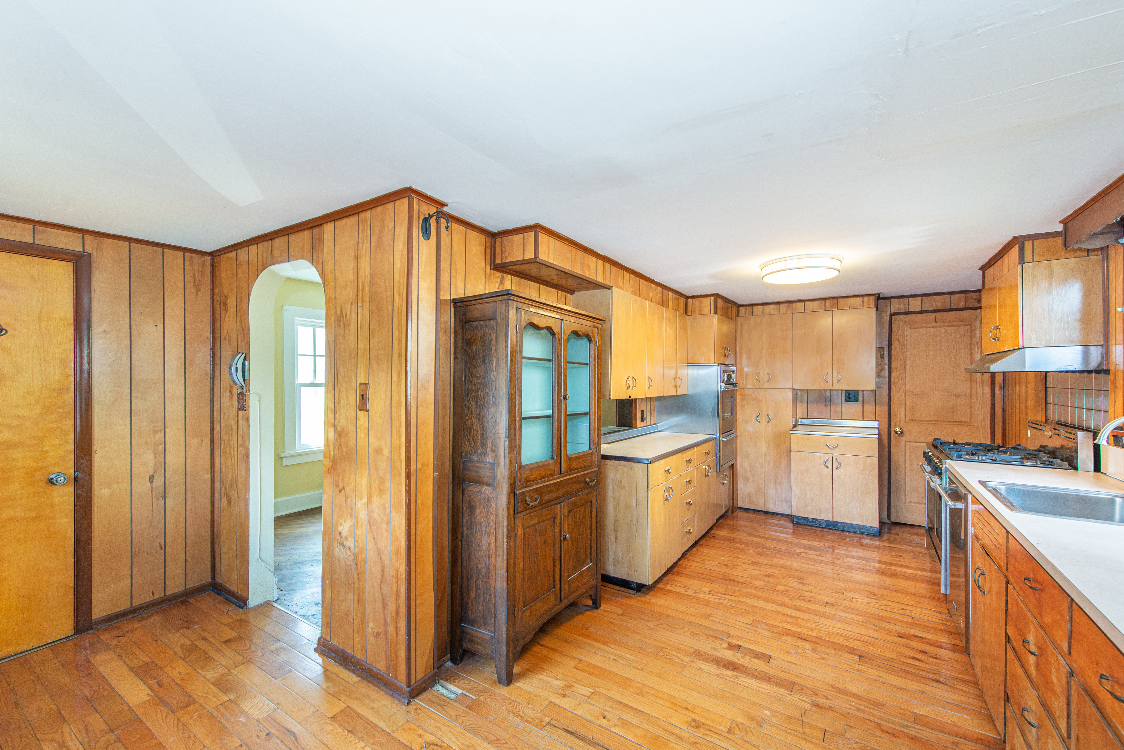 Nutley, New Jersey, 07110, United States, 3 Bedrooms Bedrooms, ,2 BathroomsBathrooms,Residential,For Sale,1935440