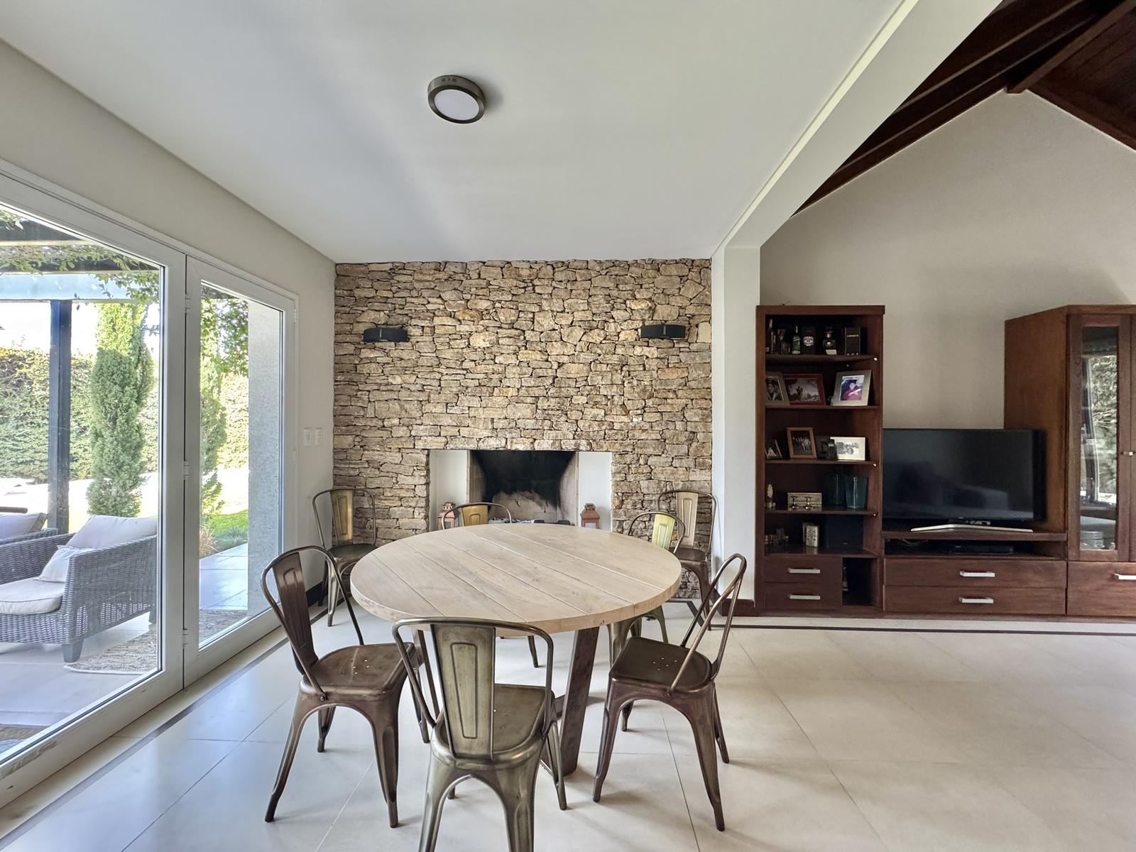 Godoy Cruz, AR-M, AR, 5 Bedrooms Bedrooms, ,4 BathroomsBathrooms,Residential,For Sale,1961859