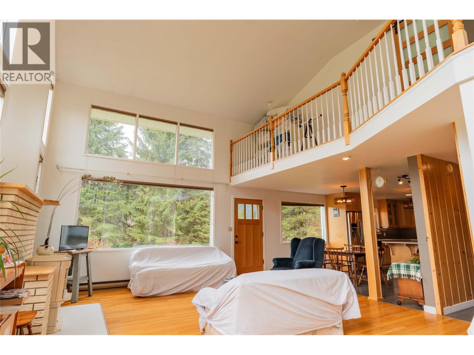 APPLEDALE, British Columbia, V0G 2J0, CA, 5 Bedrooms Bedrooms, ,2 BathroomsBathrooms,Residential,For Sale,1946998