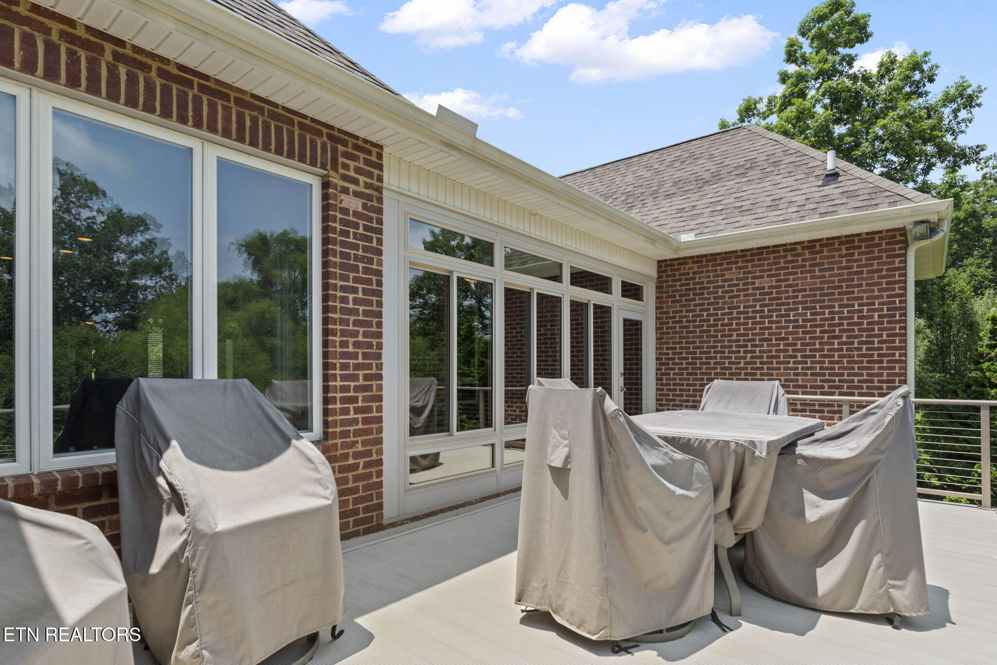 Kingston, Tennessee, 37763, United States, 3 Bedrooms Bedrooms, ,4 BathroomsBathrooms,Residential,For Sale,1885979