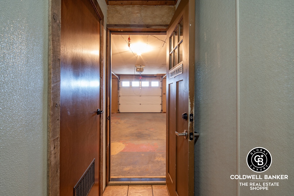 Garden City, Kansas, 67846, United States, 4 Bedrooms Bedrooms, ,Residential,For Sale,2003039