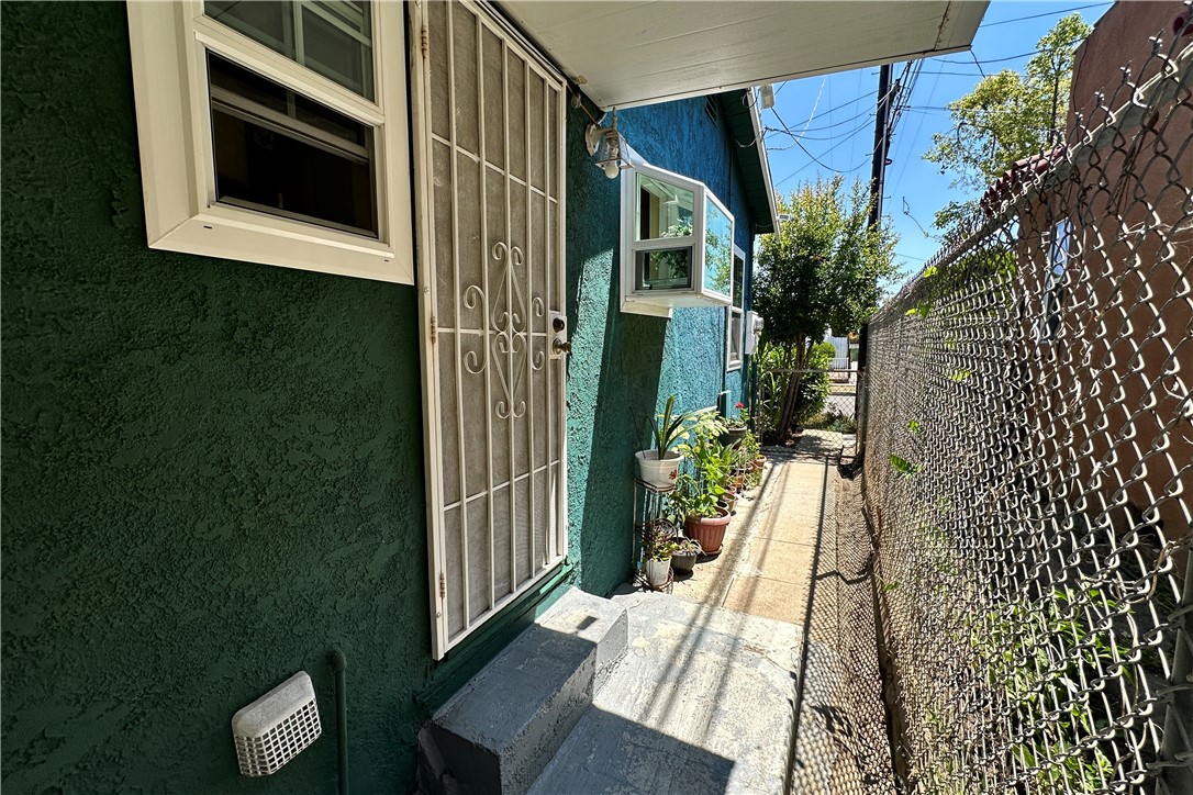 Los Angeles, California, 90047, United States, 3 Bedrooms Bedrooms, ,2 BathroomsBathrooms,Residential,For Sale,1980559