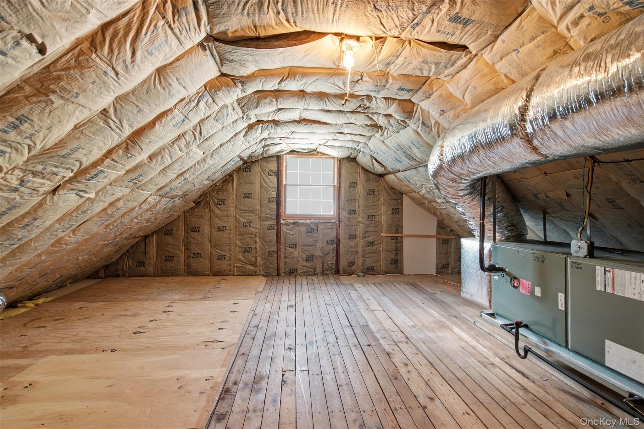  174 Flower Hill Road, Halesite, NY, 11743 - 物件實景