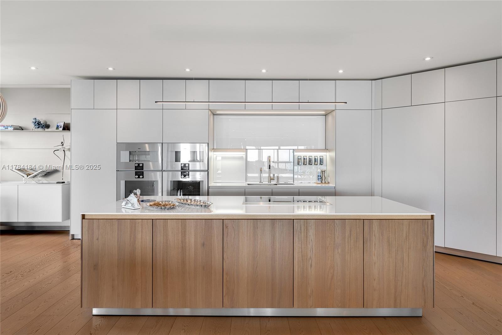 Miami Beach, Florida, 33109, United States, 3 Bedrooms Bedrooms, ,5 BathroomsBathrooms,Residential,For Sale,1770754
