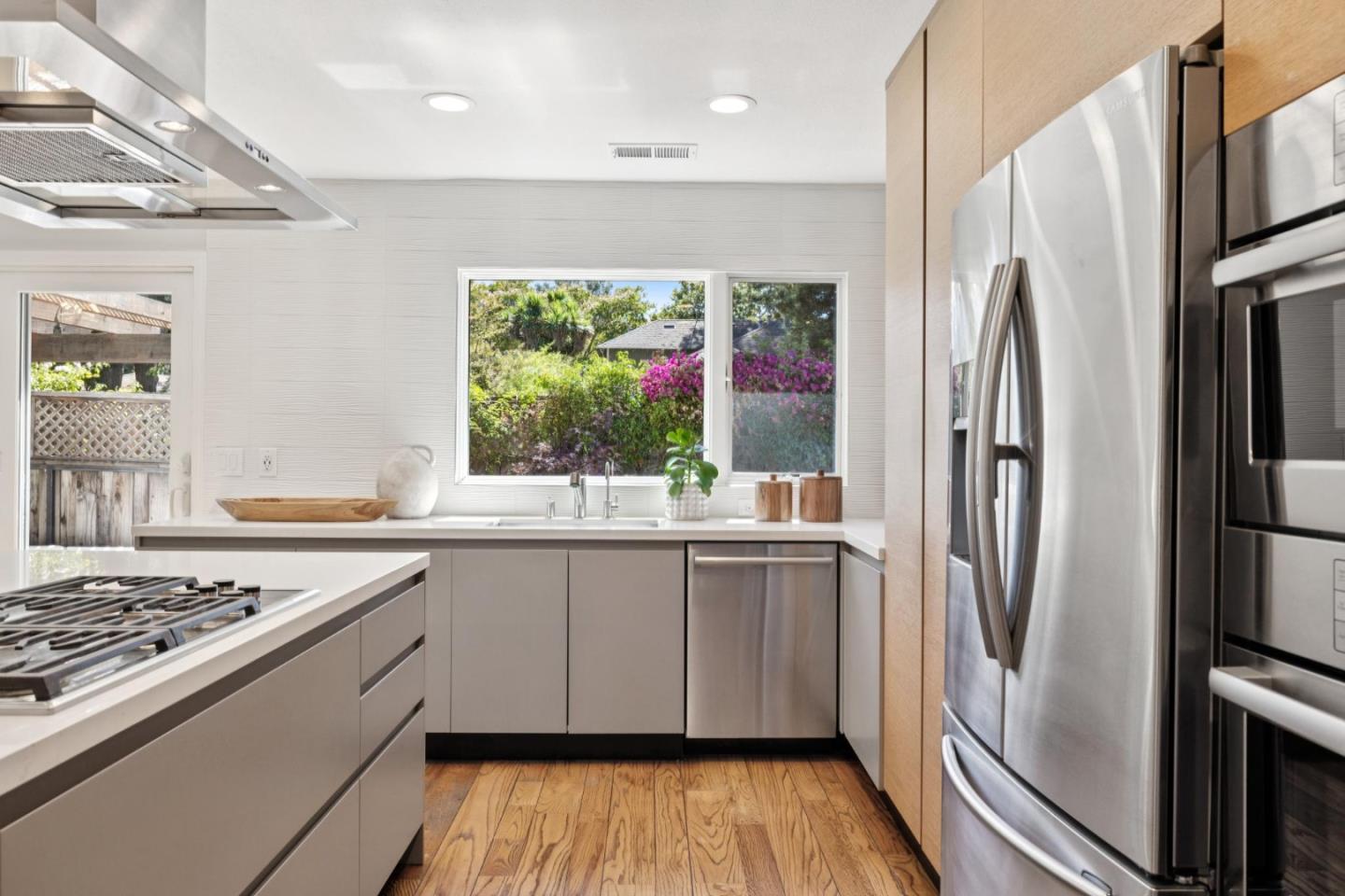 Menlo Park, California, 94025, United States, 3 Bedrooms Bedrooms, ,3 BathroomsBathrooms,Residential,For Sale,1941637