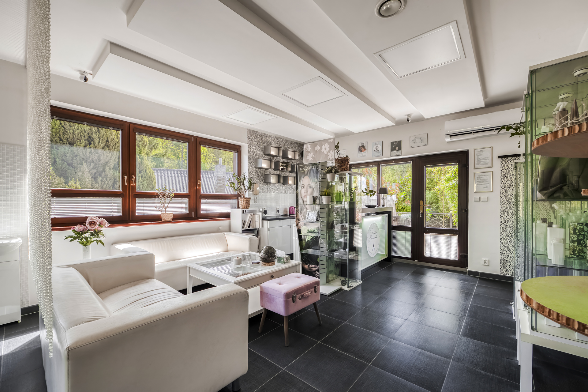  Spacious Family Residence with Guest Cottage - 物件實景