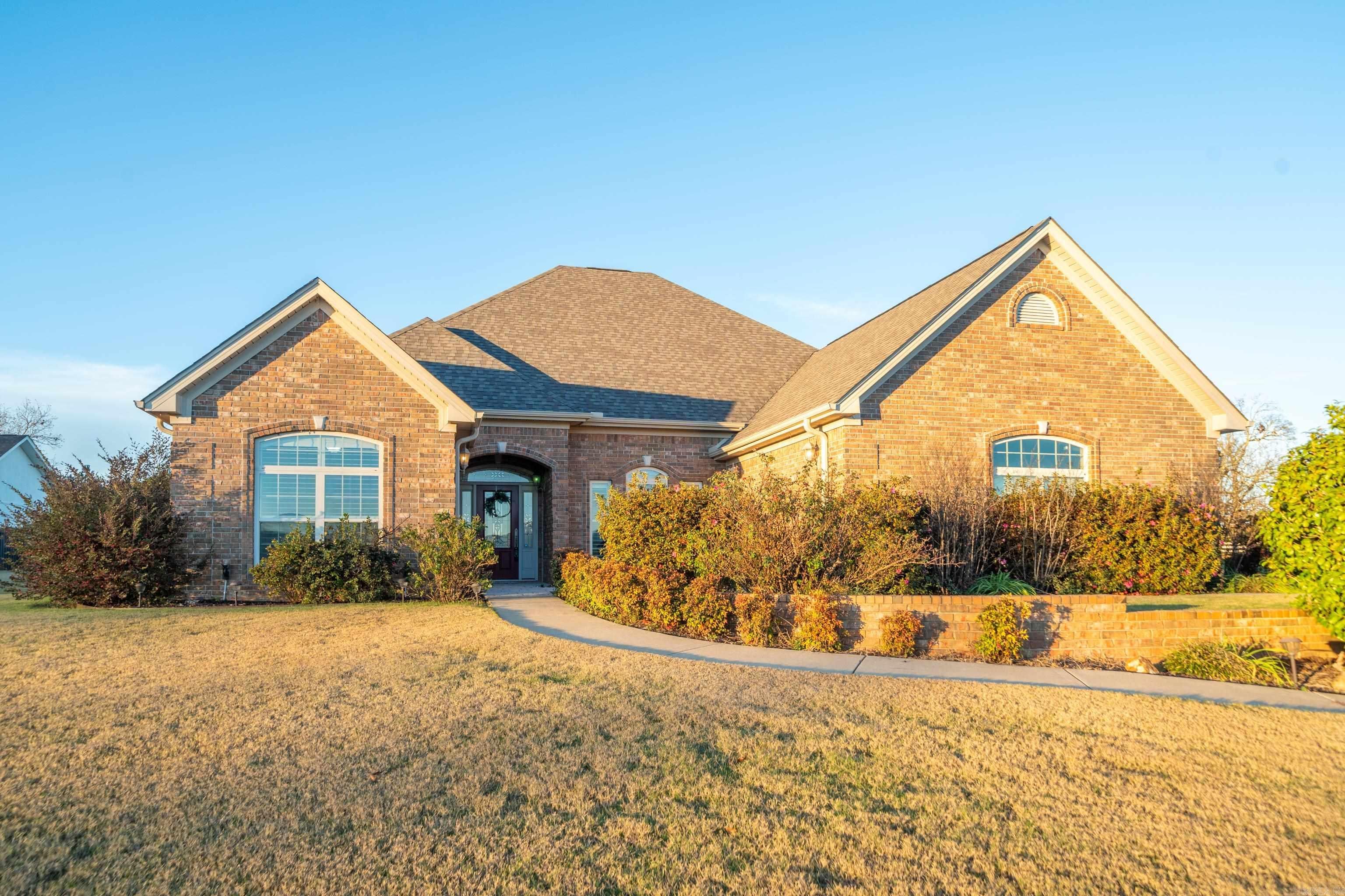 Hot Springs, Arkansas, 71913, United States, 4 Bedrooms Bedrooms, ,3 BathroomsBathrooms,Residential,For Sale,2006318