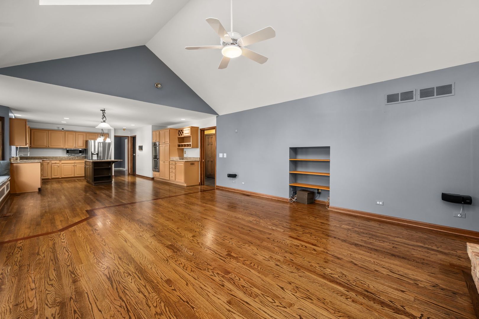 West Chicago, Illinois, 60185, United States, 4 Bedrooms Bedrooms, ,4 BathroomsBathrooms,Residential,For Sale,1991101