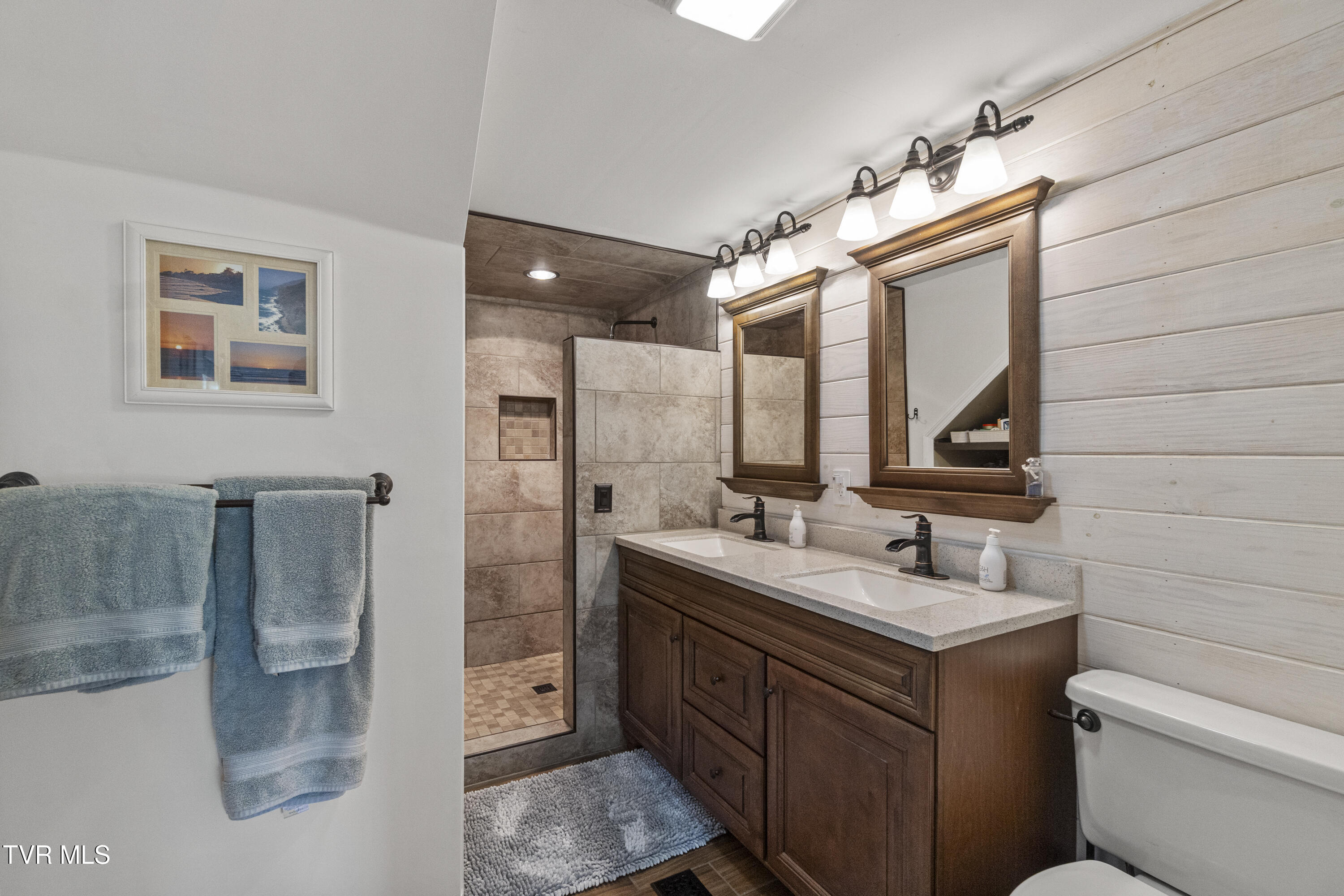 Greeneville, Tennessee, 37745, United States, 3 Bedrooms Bedrooms, ,3 BathroomsBathrooms,Residential,For Sale,2039547