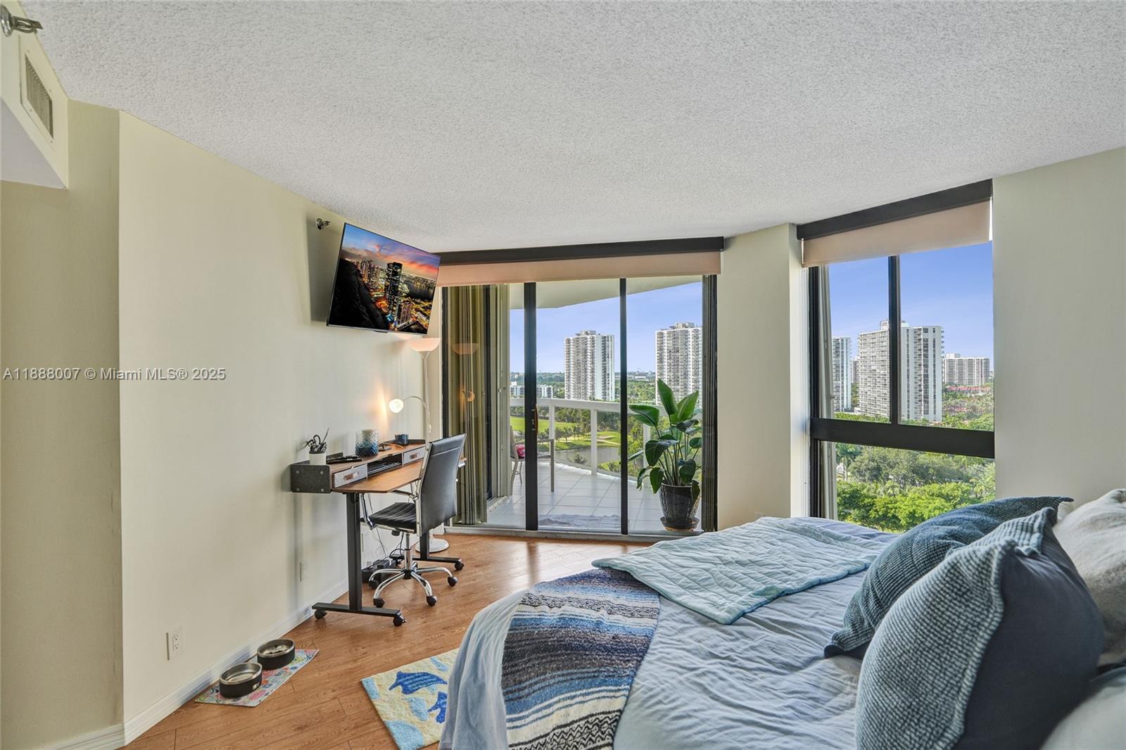 Aventura, Florida, 33180, United States, 2 Bedrooms Bedrooms, ,2 BathroomsBathrooms,Residential,For Sale,1954501