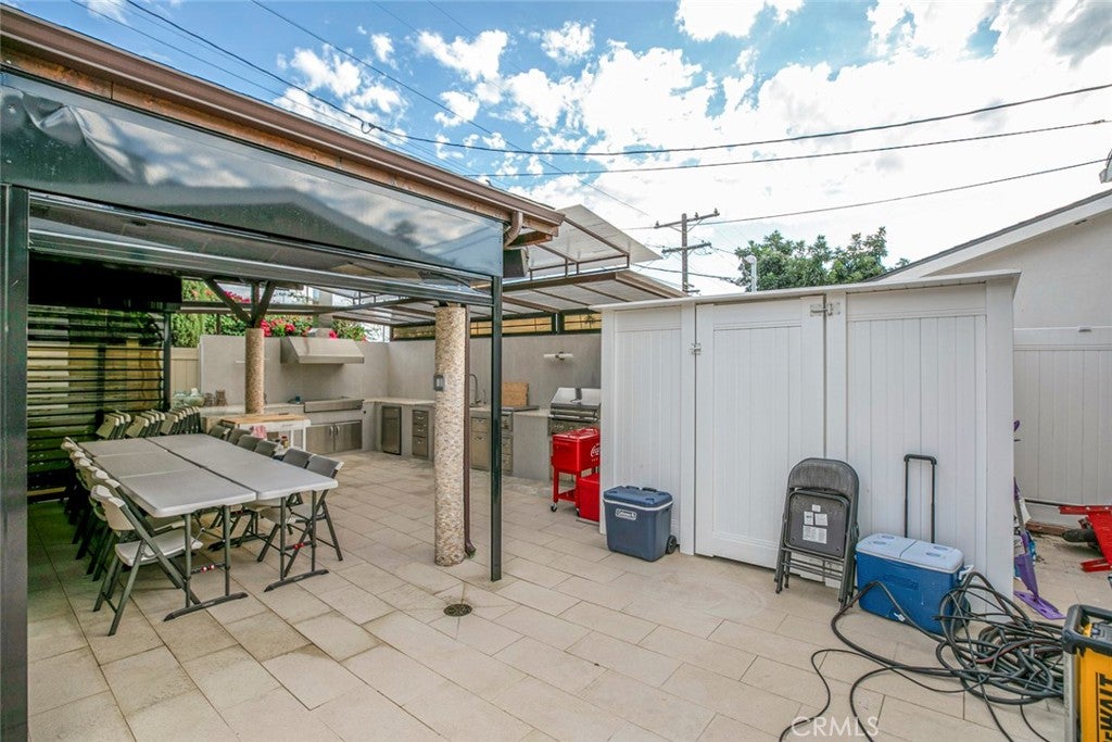 Glendale, California, 91201, United States, 4 Bedrooms Bedrooms, ,5 BathroomsBathrooms,Residential,For Sale,1969452