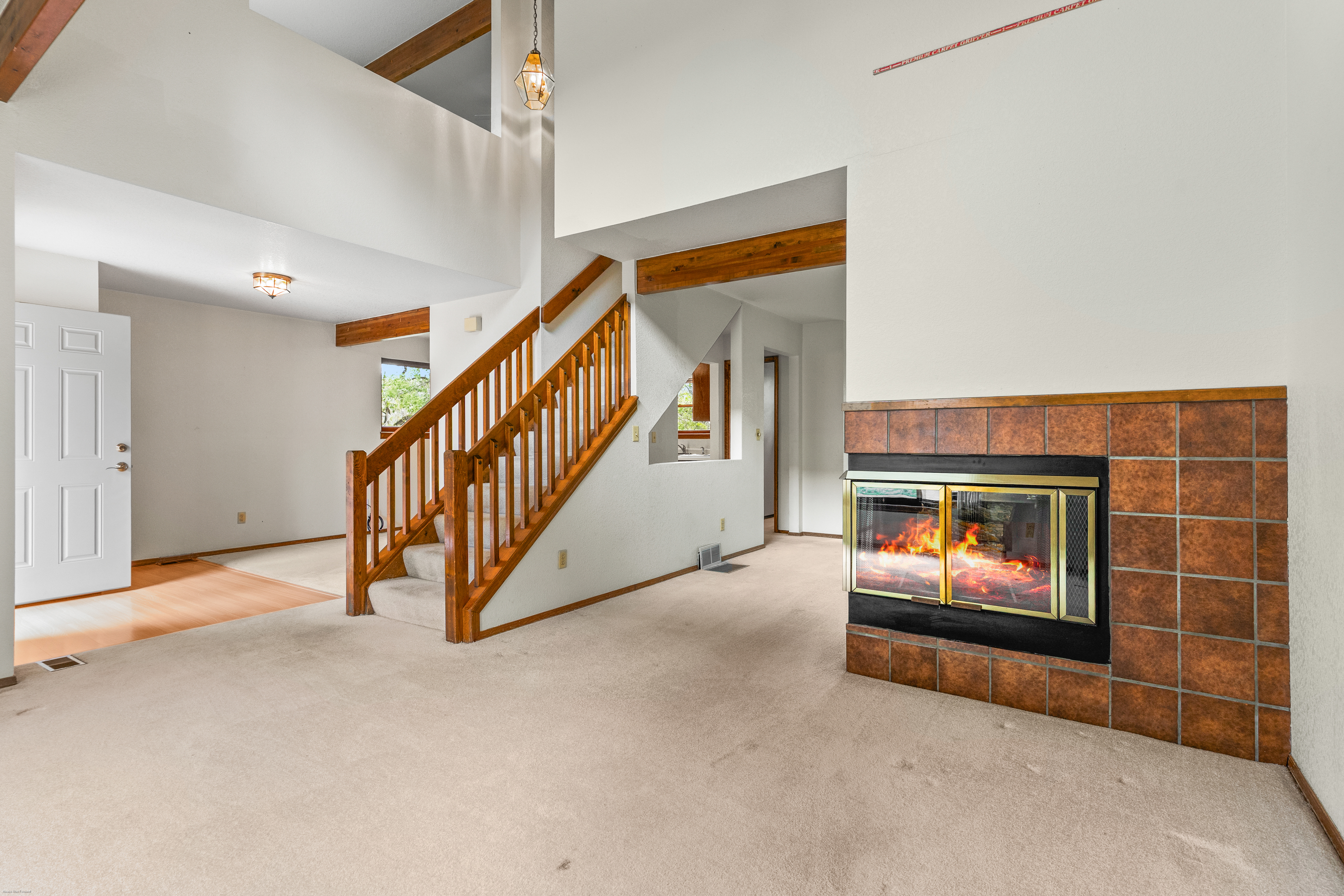  Golden Living in an End-Unit Townhome - 物件實景