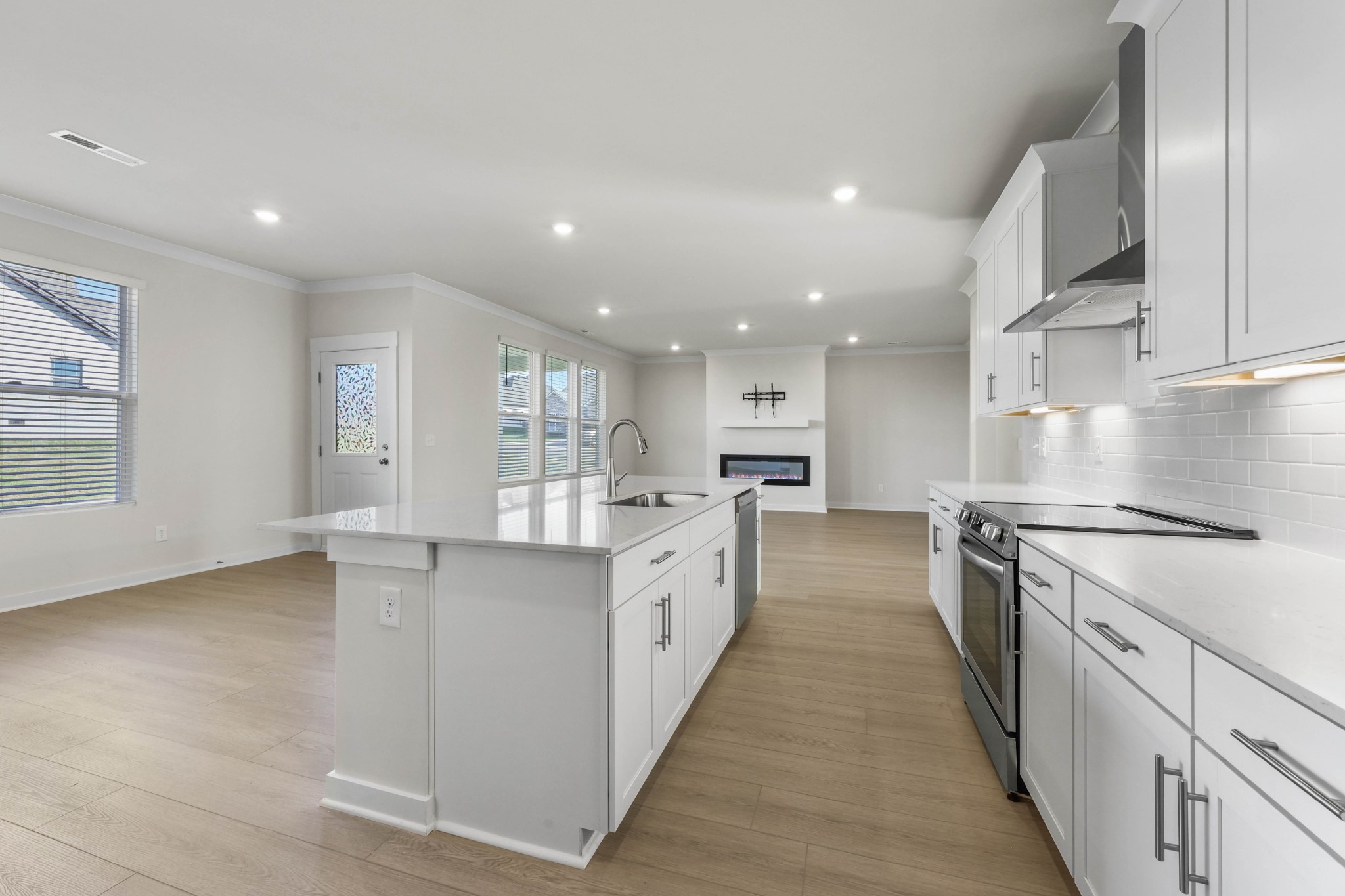 Clarksville, Tennessee, 37043, United States, 5 Bedrooms Bedrooms, ,5 BathroomsBathrooms,Residential,For Sale,1976524