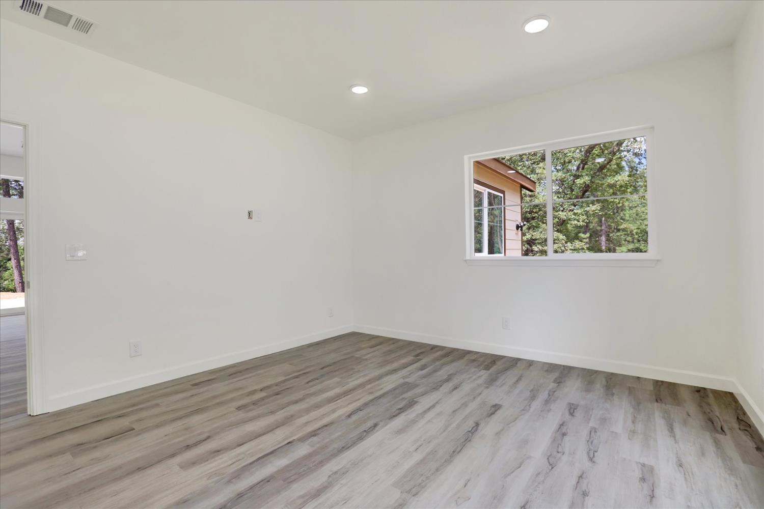 Grass Valley, California, 95949, United States, 4 Bedrooms Bedrooms, ,3 BathroomsBathrooms,Residential,For Sale,1905490